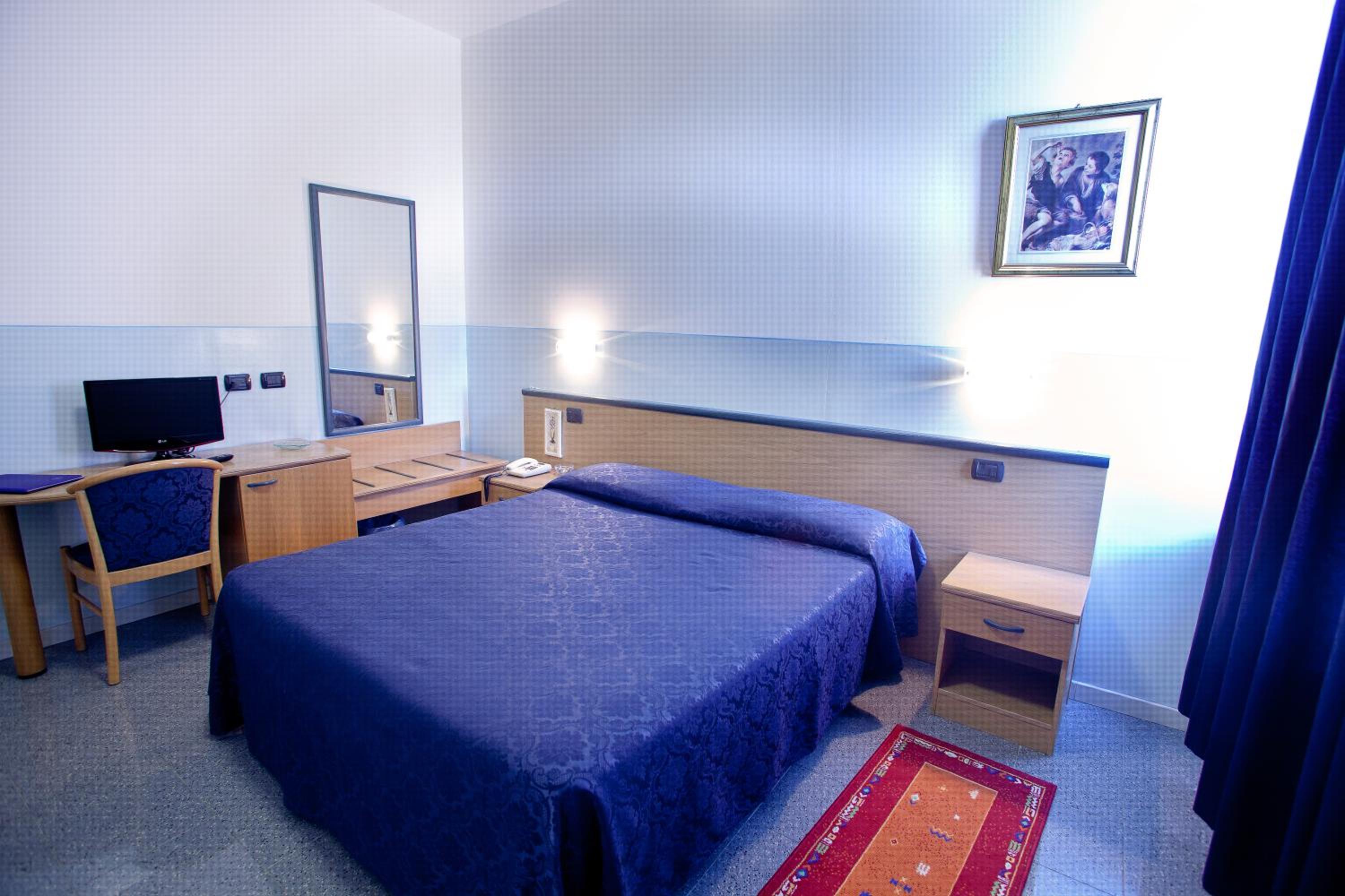 Queen Room photo 1