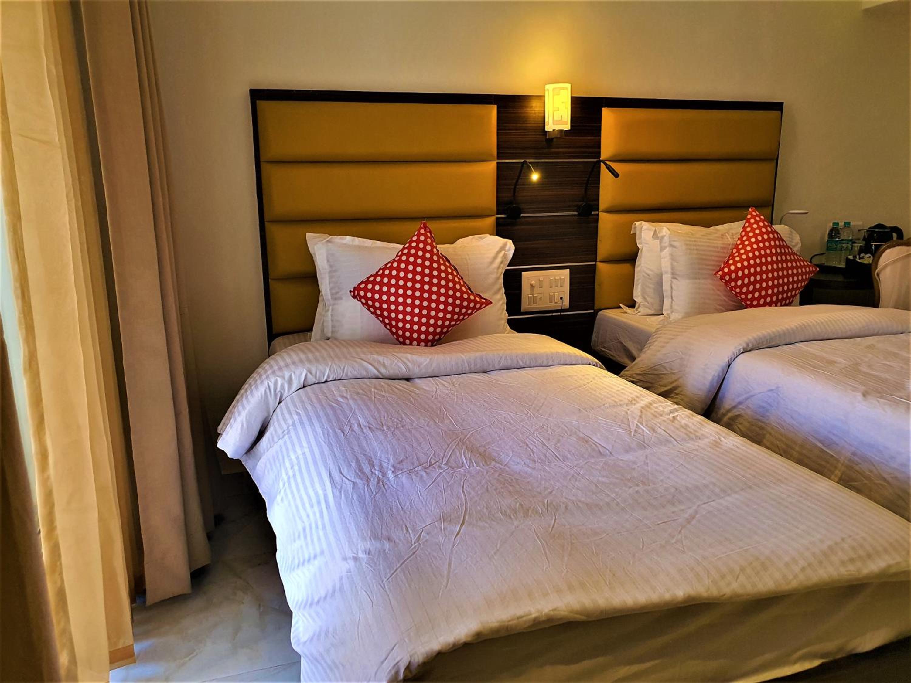 Deluxe King Room - Photo 5