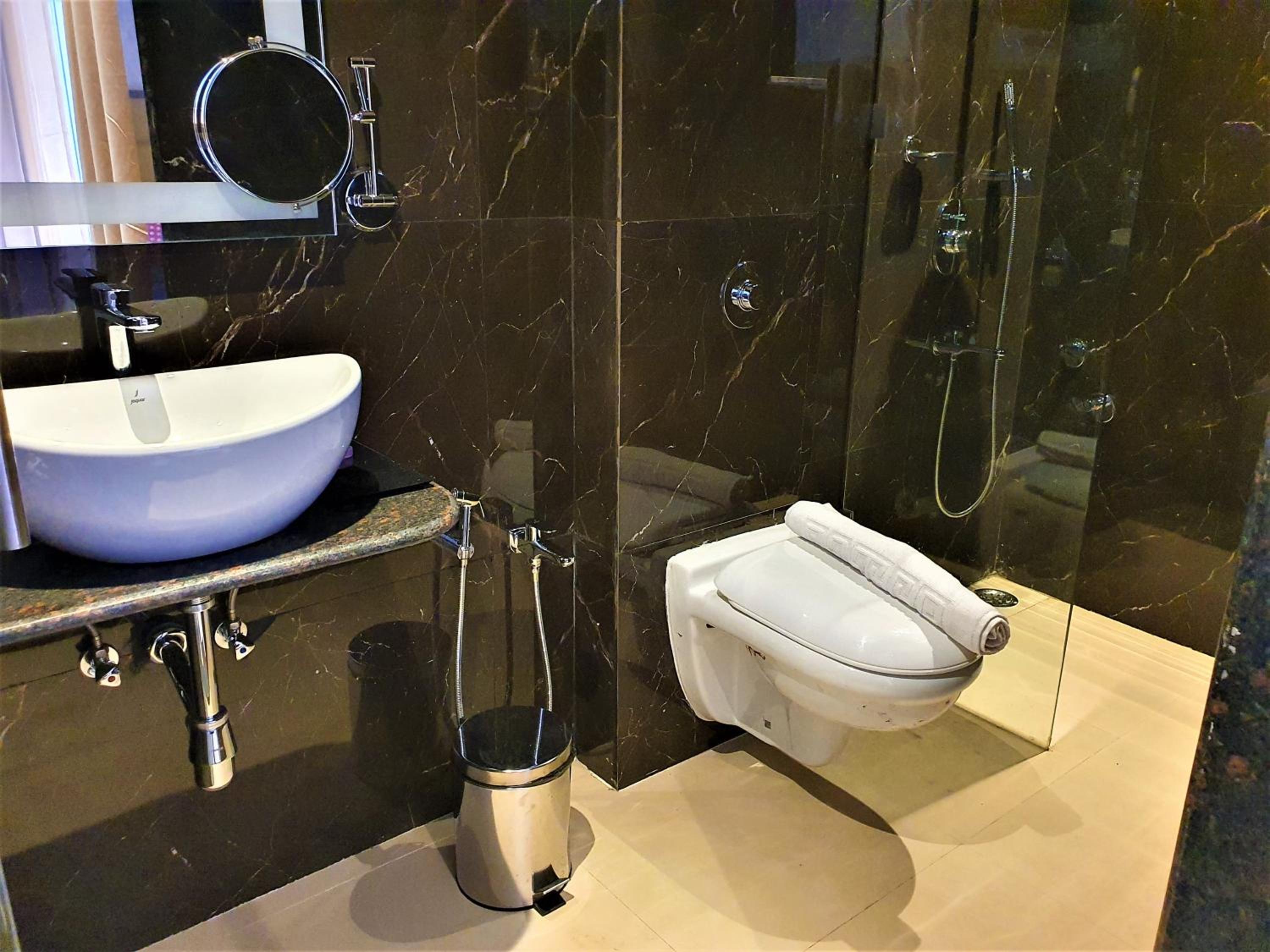Double Room with Balcony (2 Adults + 1 Child) photo 3
