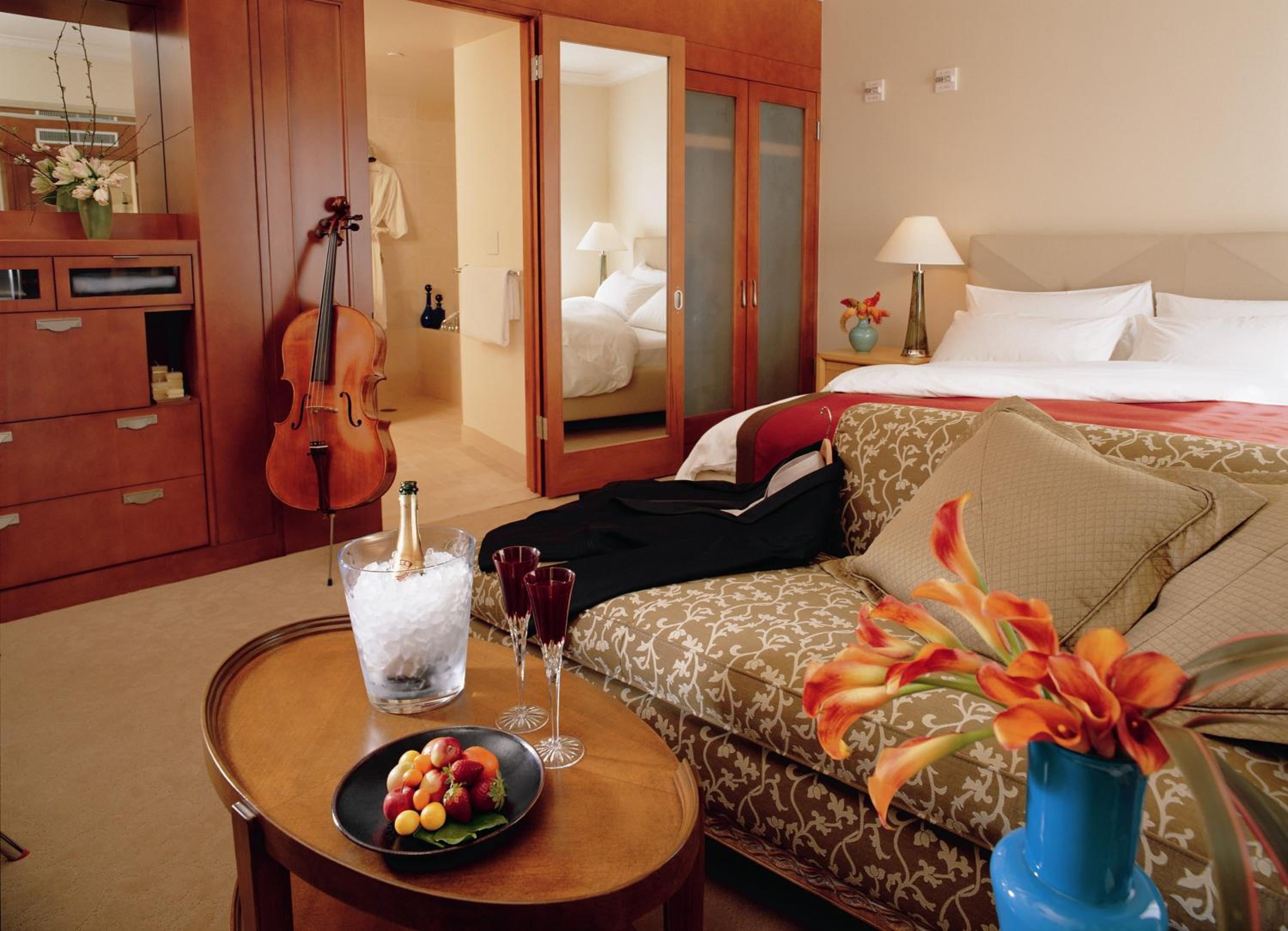 Deluxe King Room - Photo 5