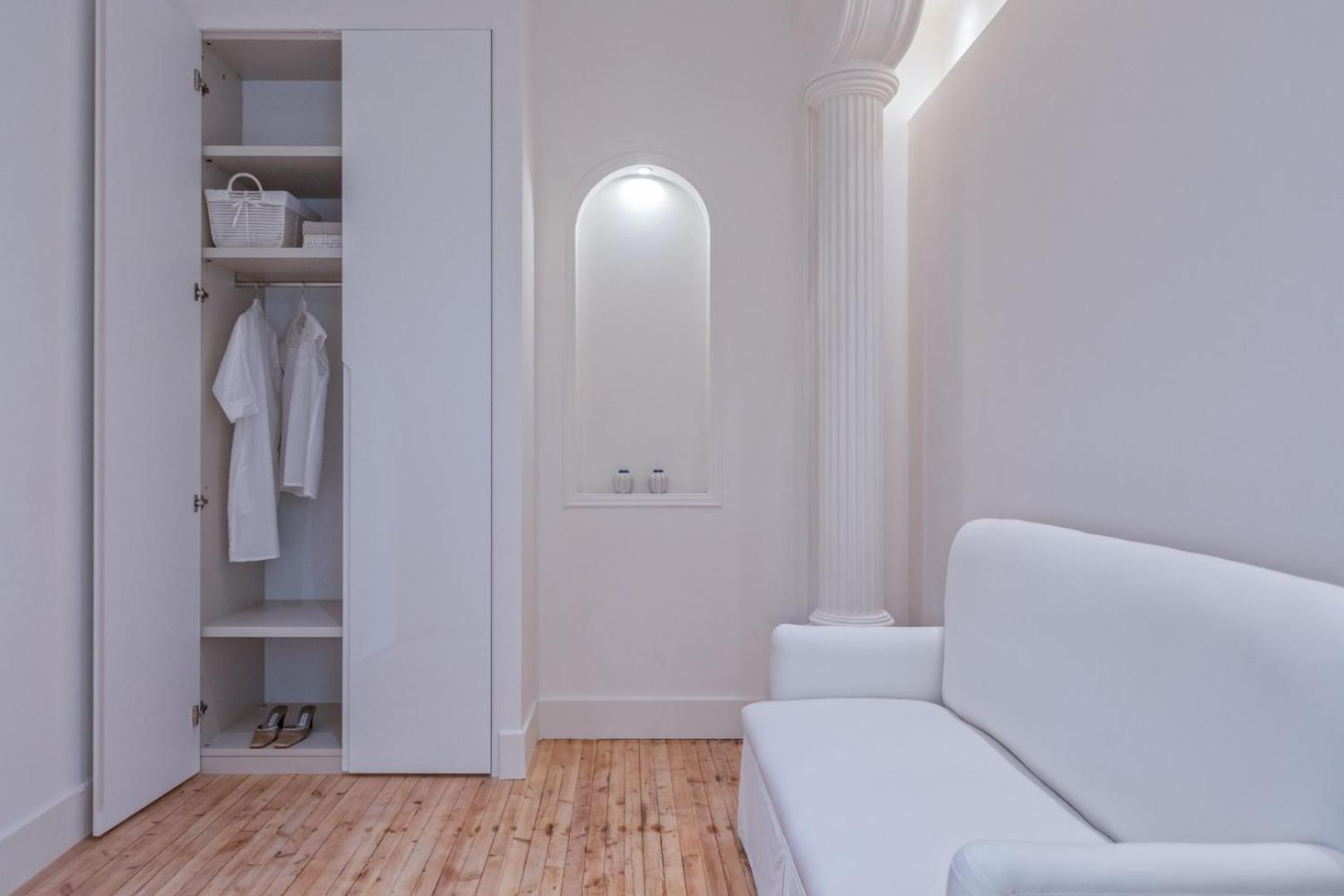 Deluxe Suite - Photo 16
