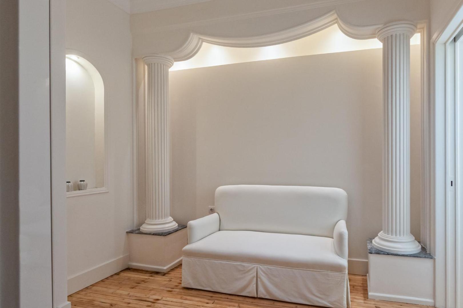 Deluxe Suite - Photo 17