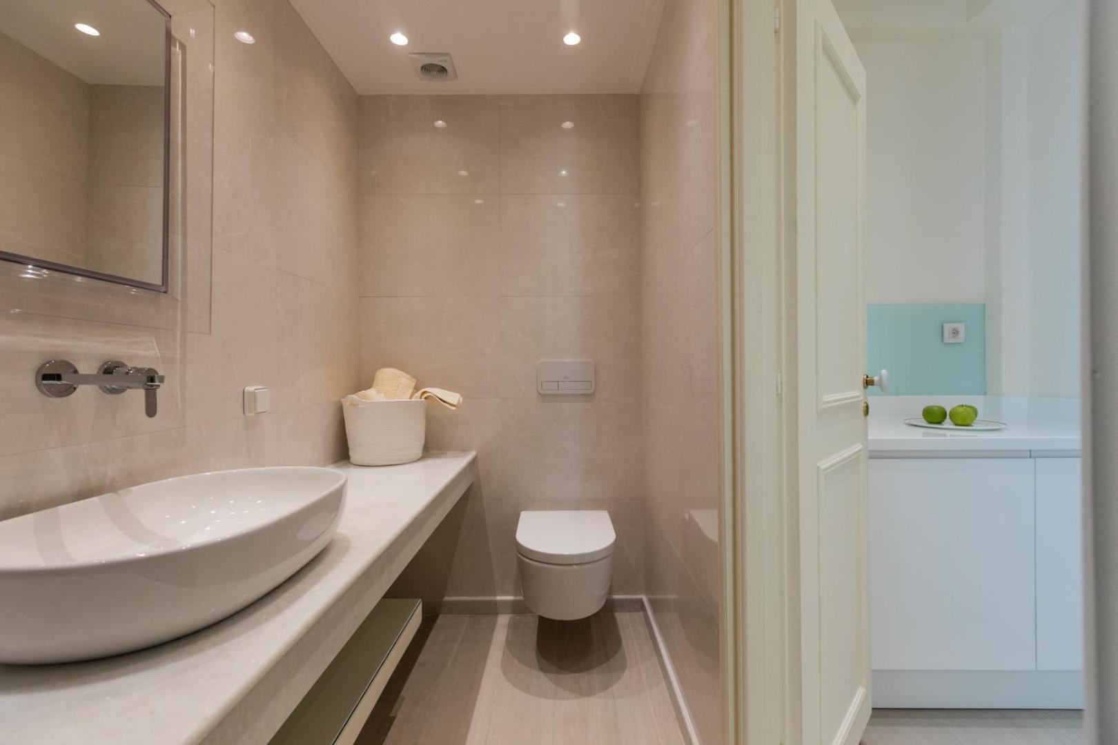 Deluxe Suite - Photo 11