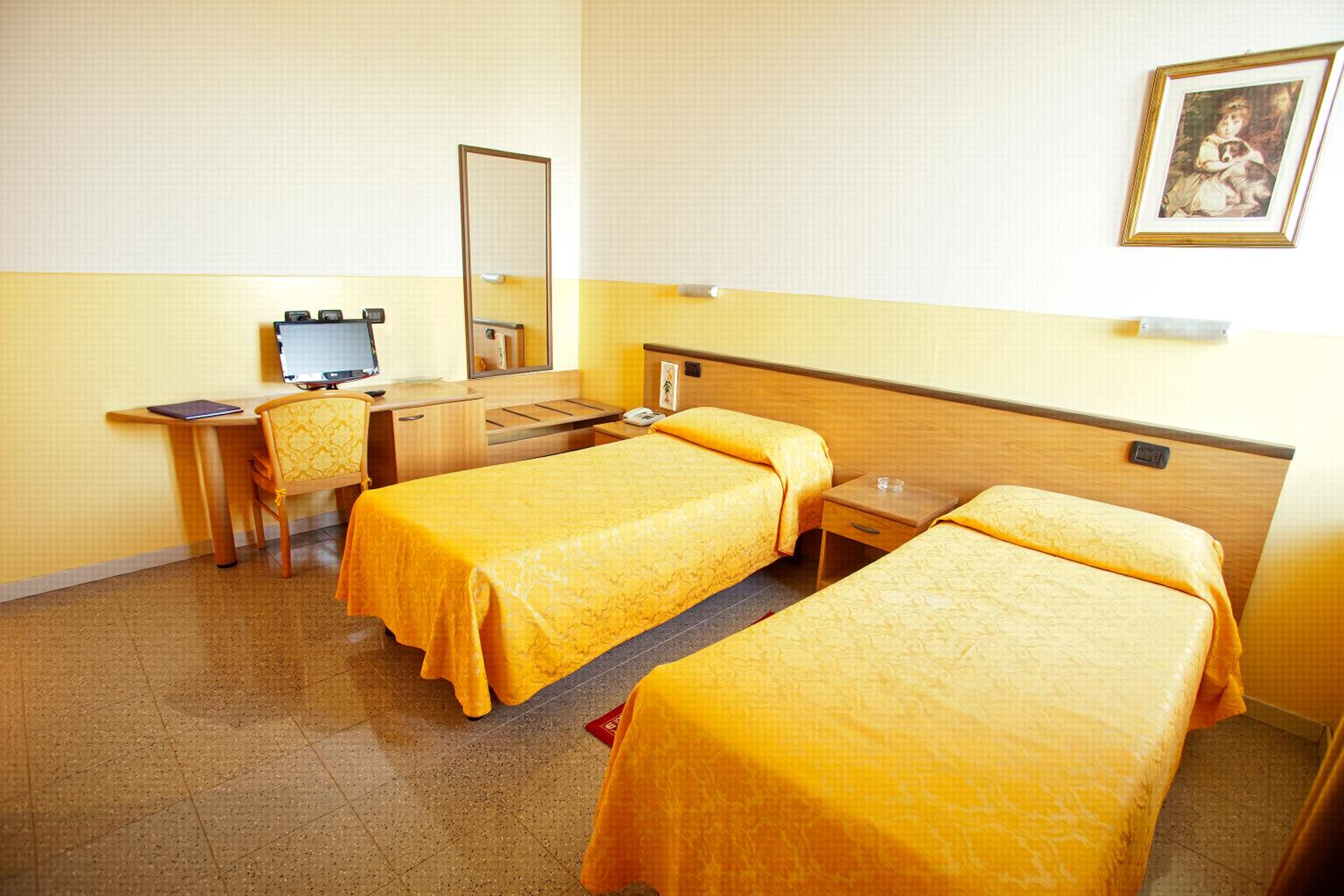 Basic Triple Room photo 2