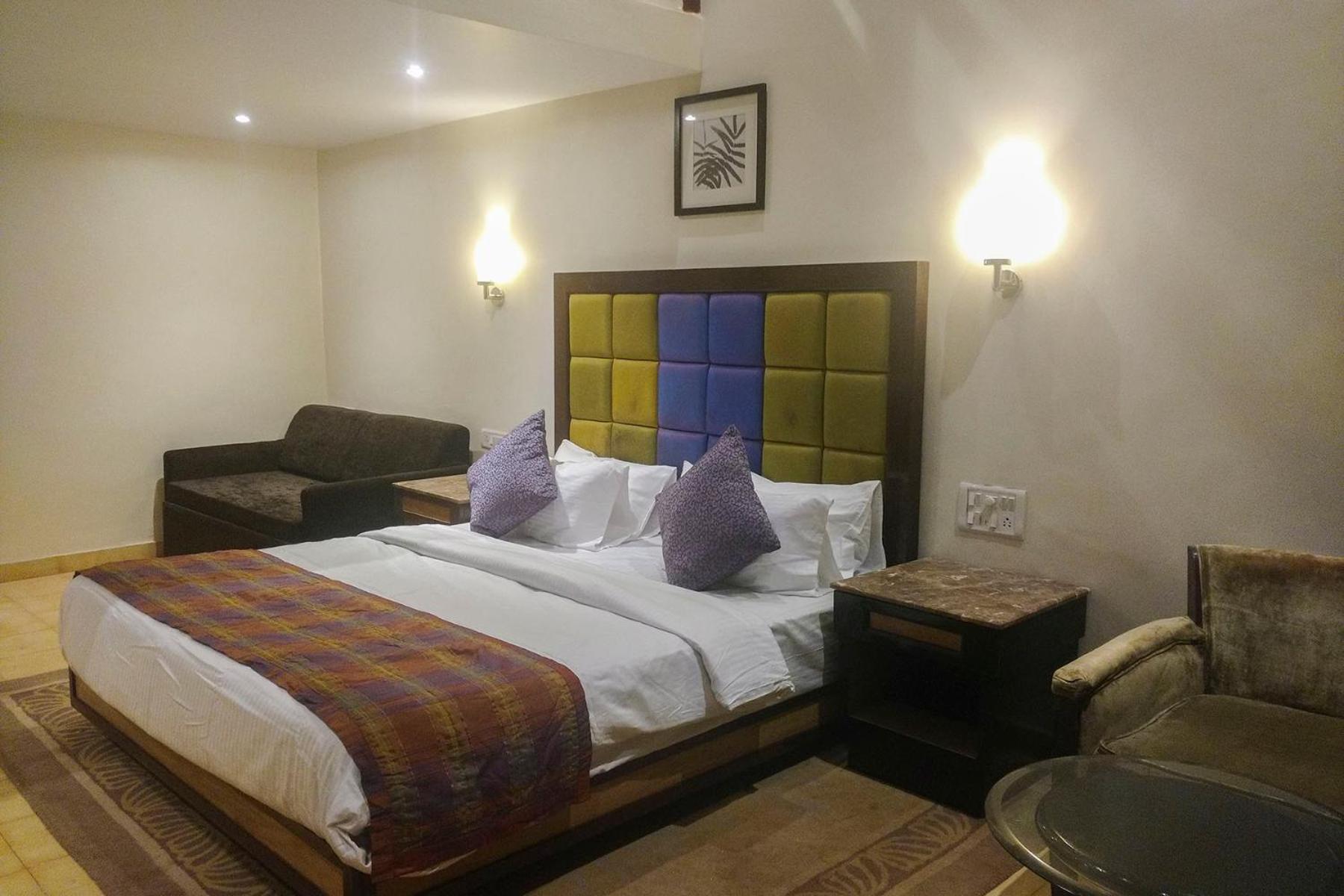 Executive Suite - Photo 8