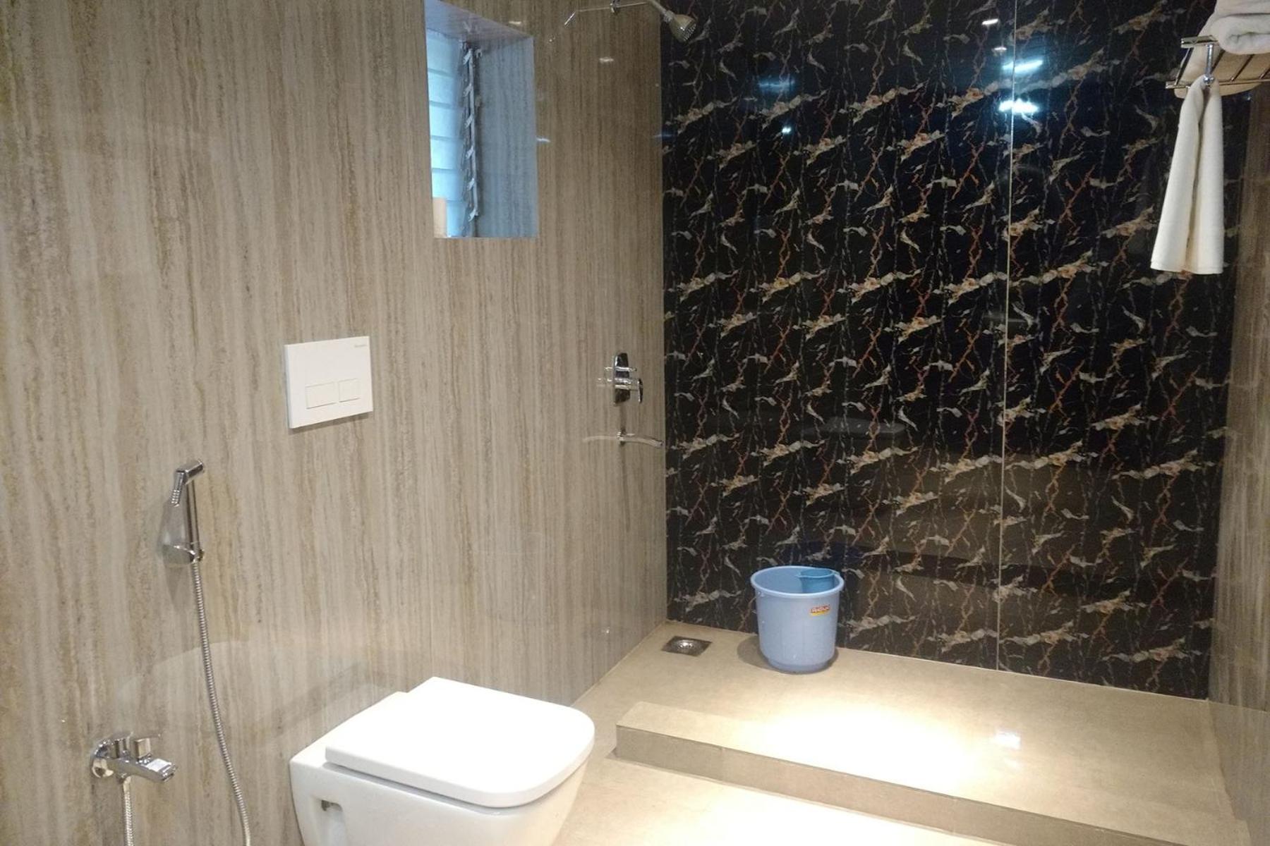 Executive Suite - Photo 5