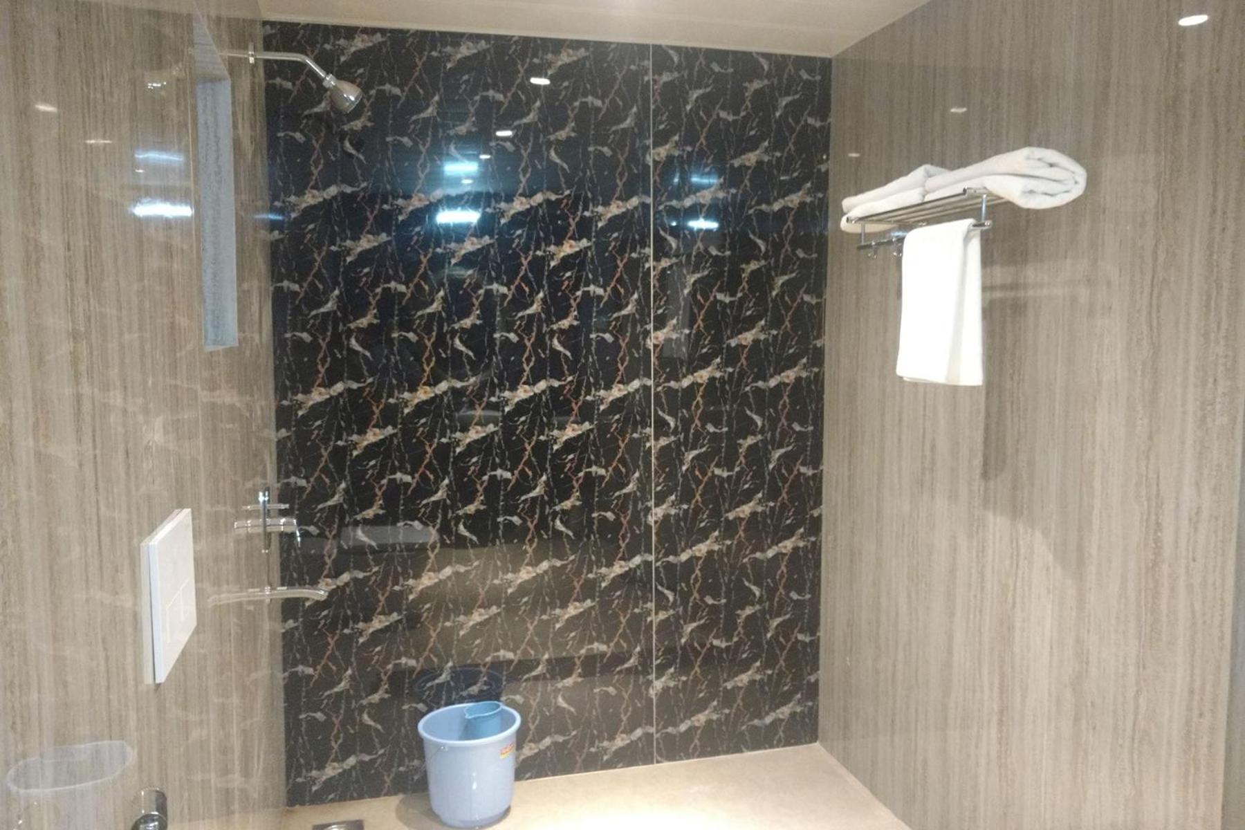 Executive Suite - Photo 4