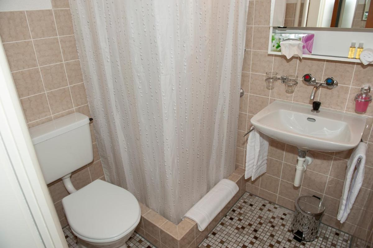 Standard Double Room - Photo 5