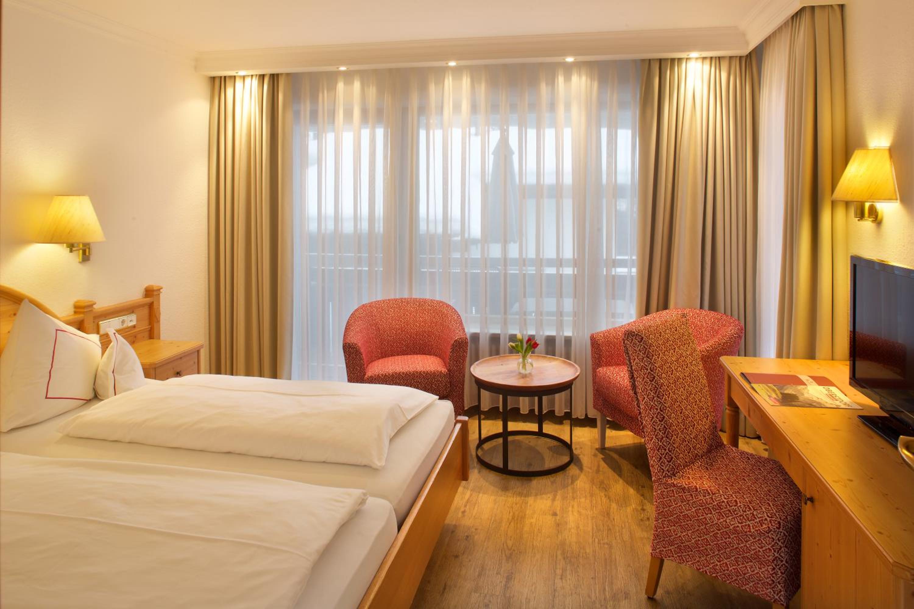 Standard Double Room with Balcony - Photo 6