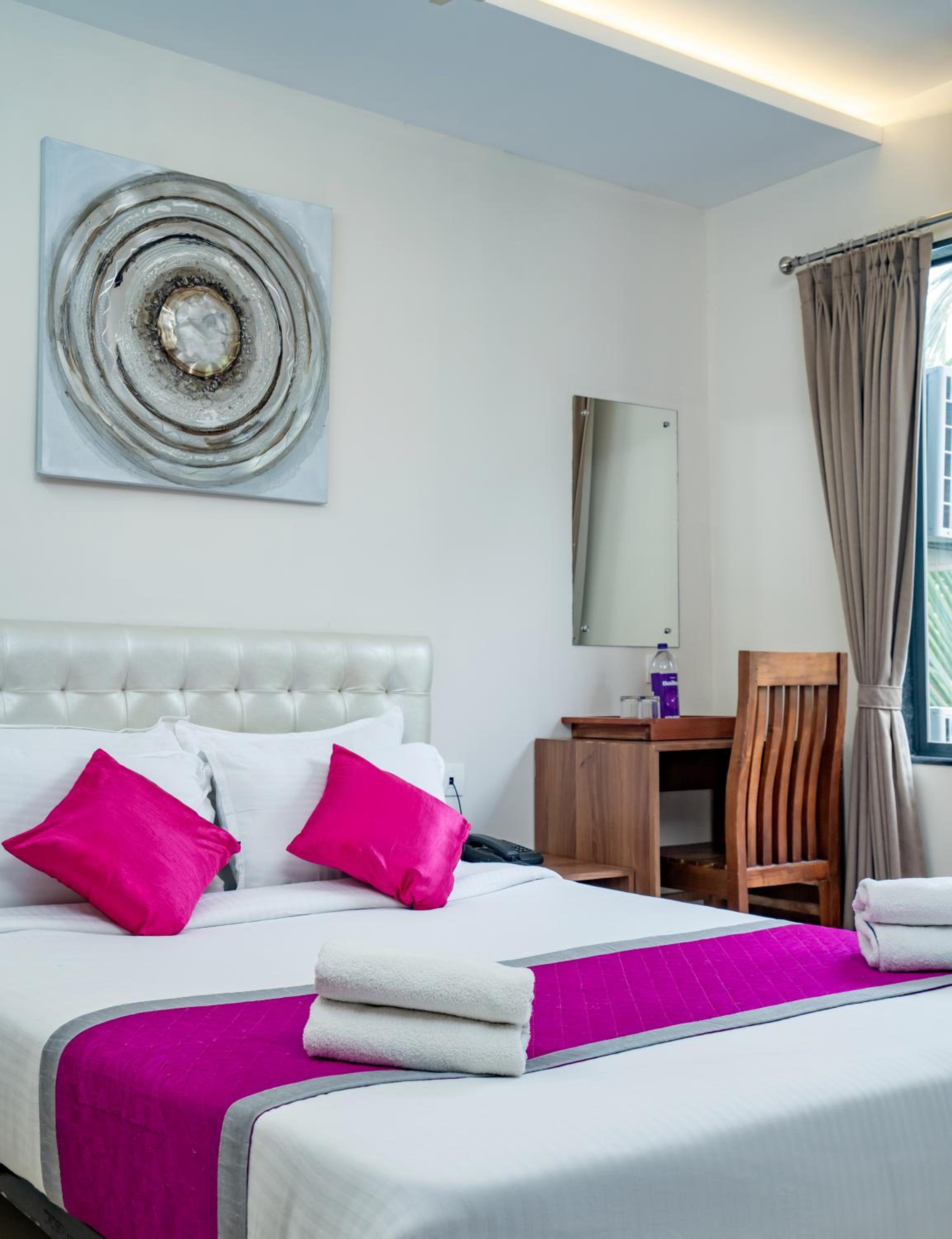 Deluxe Room - Photo 5