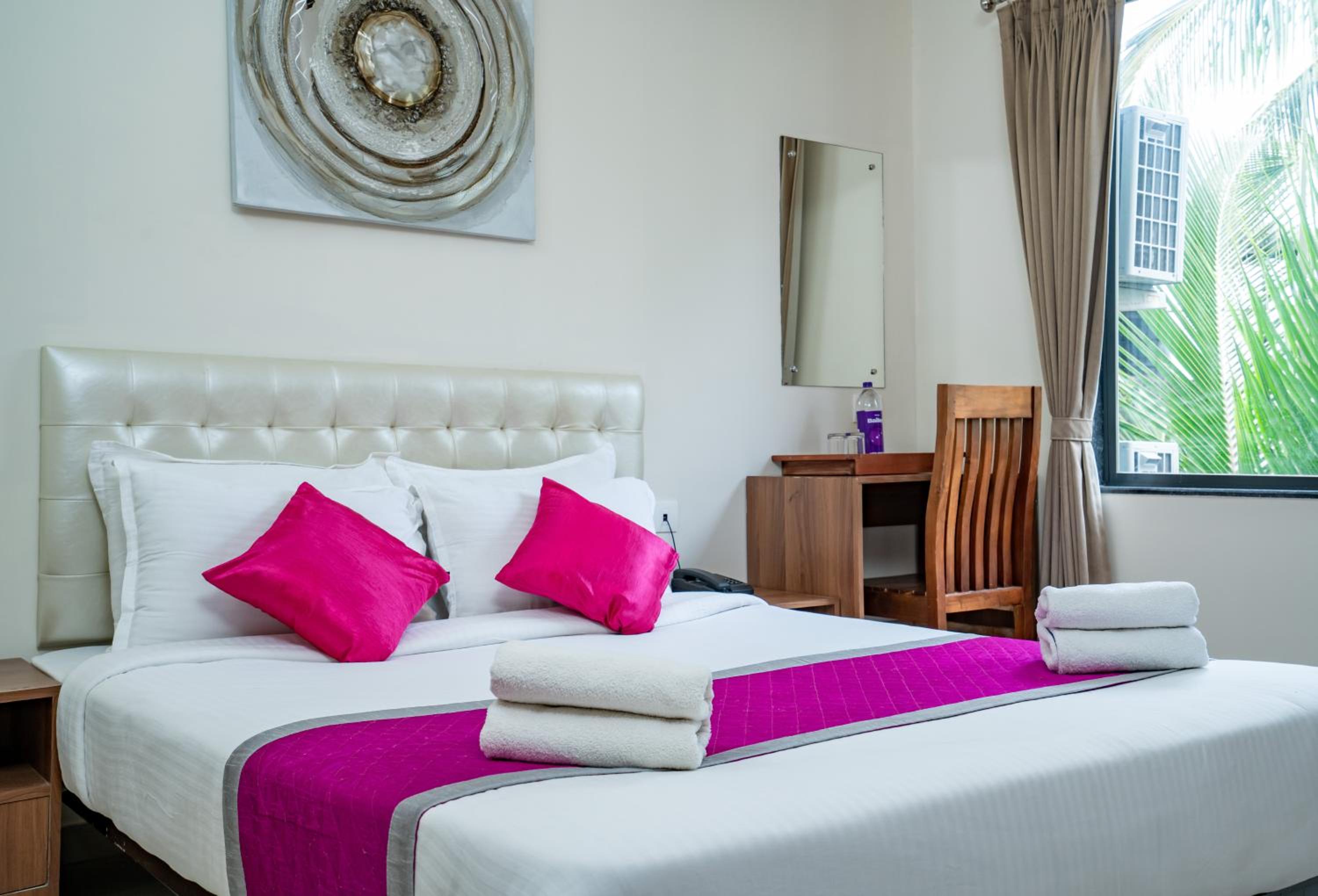 Deluxe Room - Photo 6