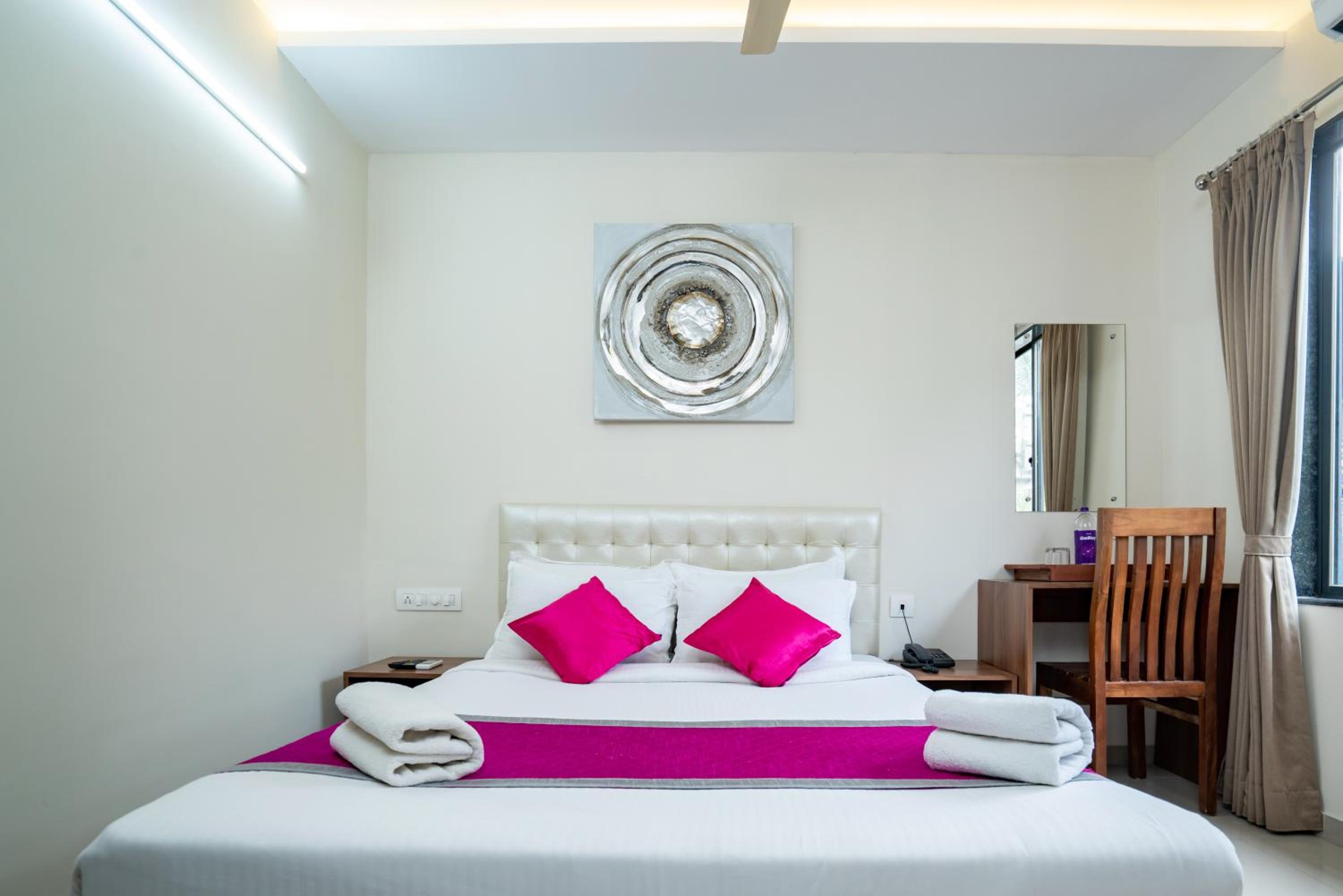 Deluxe Room - Photo 7