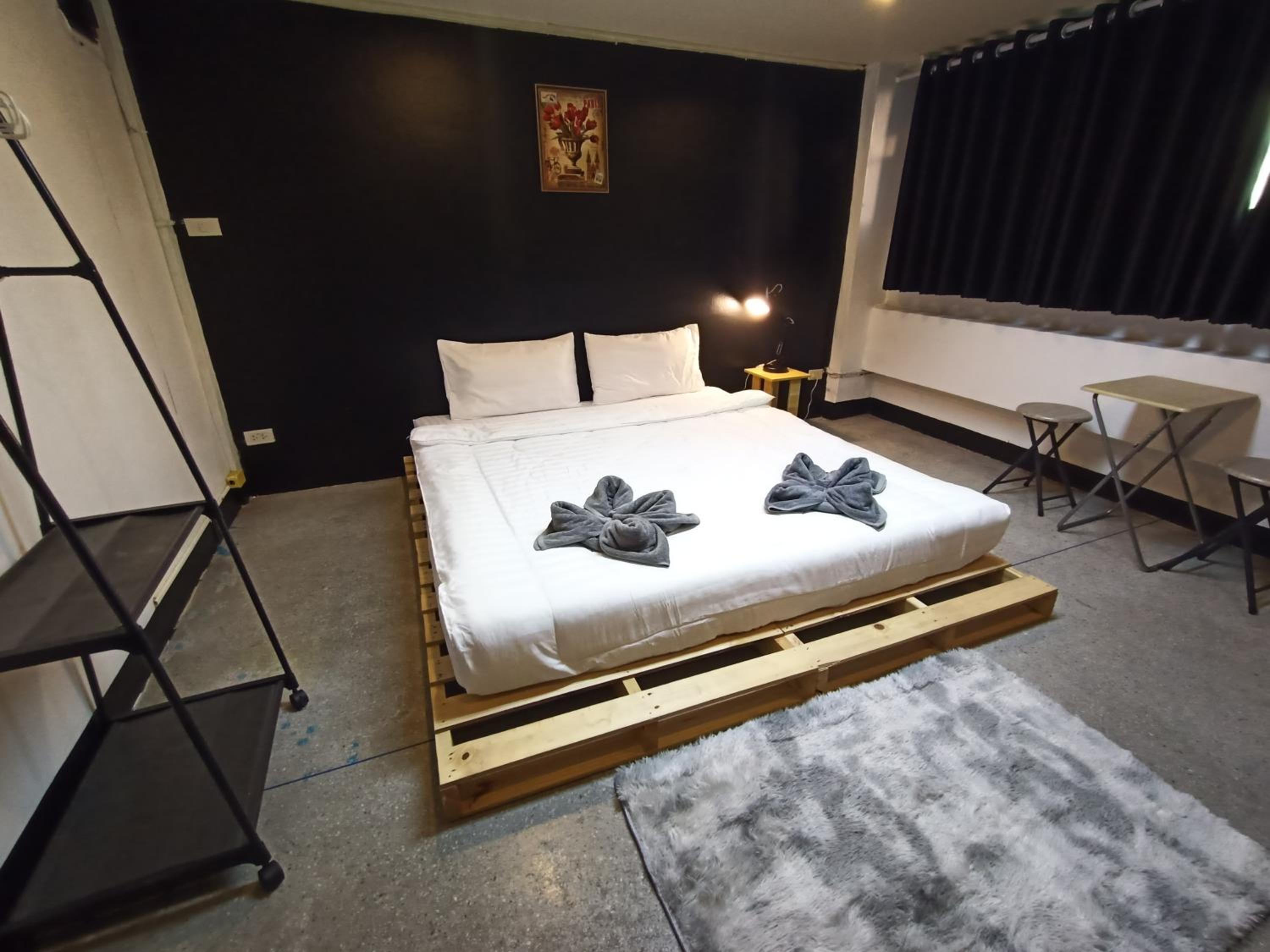 Budget Double Room - Photo 6