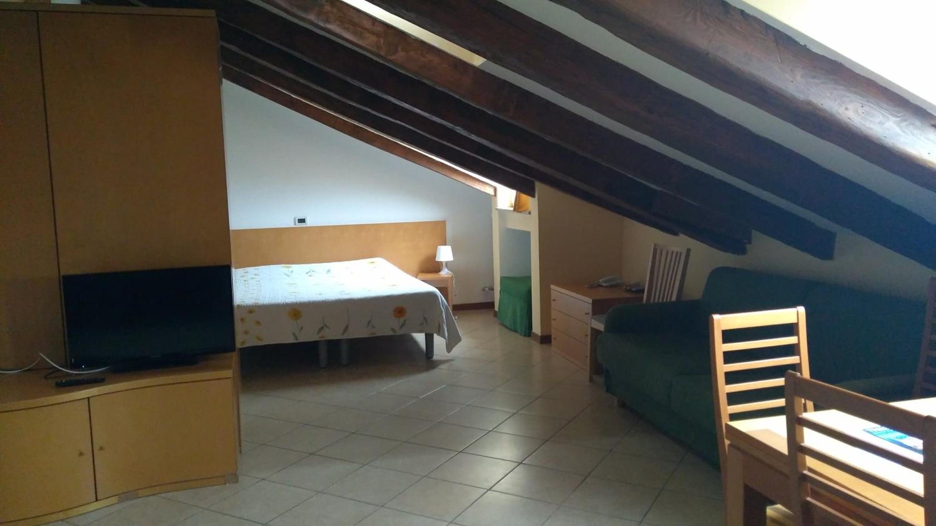 Loft - Photo 2