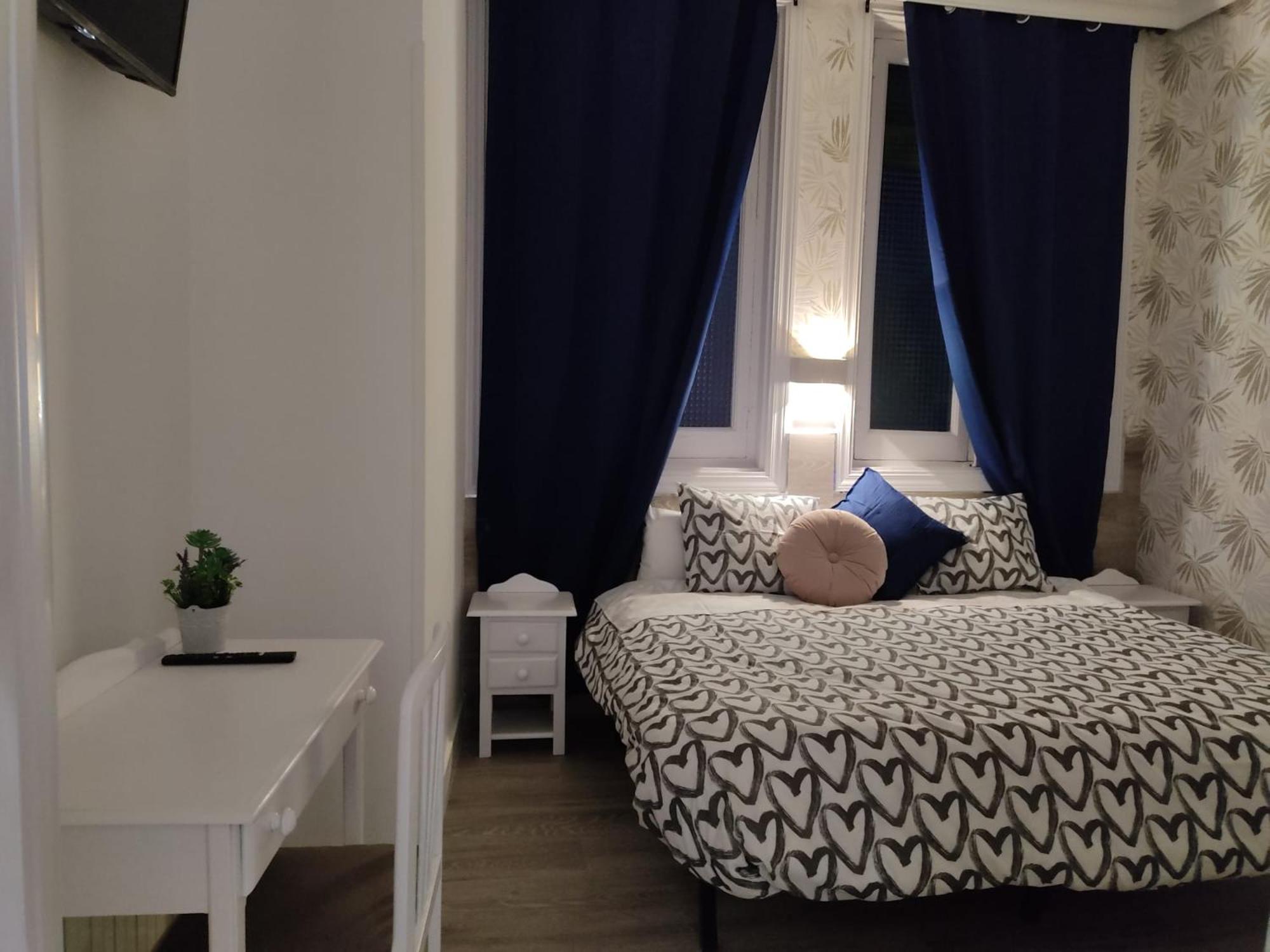 Double Room - Photo 11