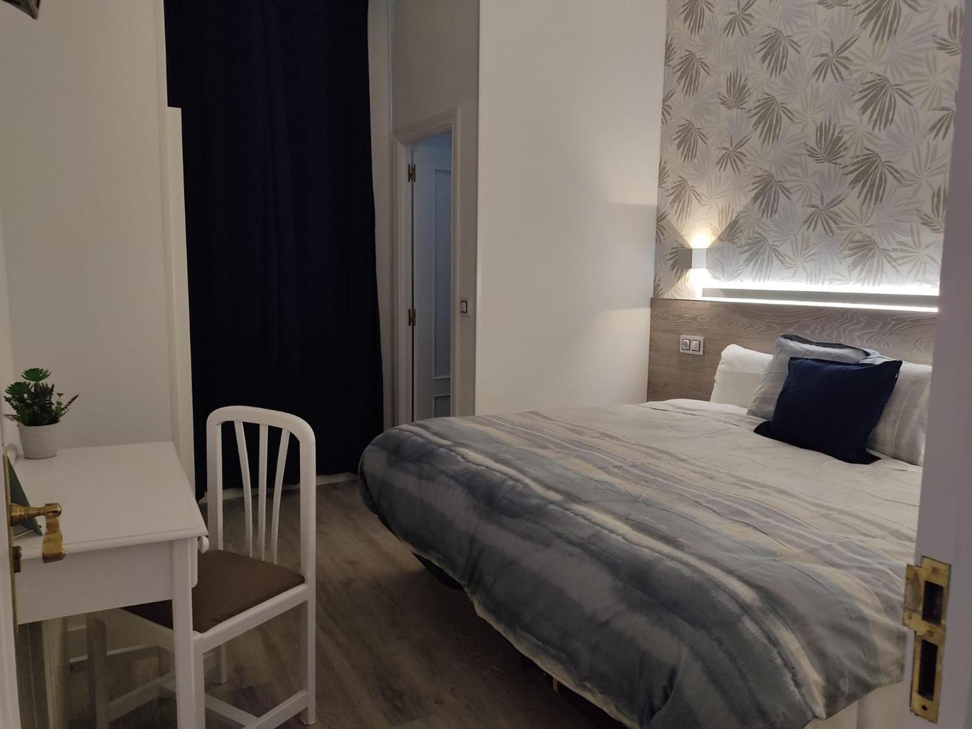 Double Room - Photo 13