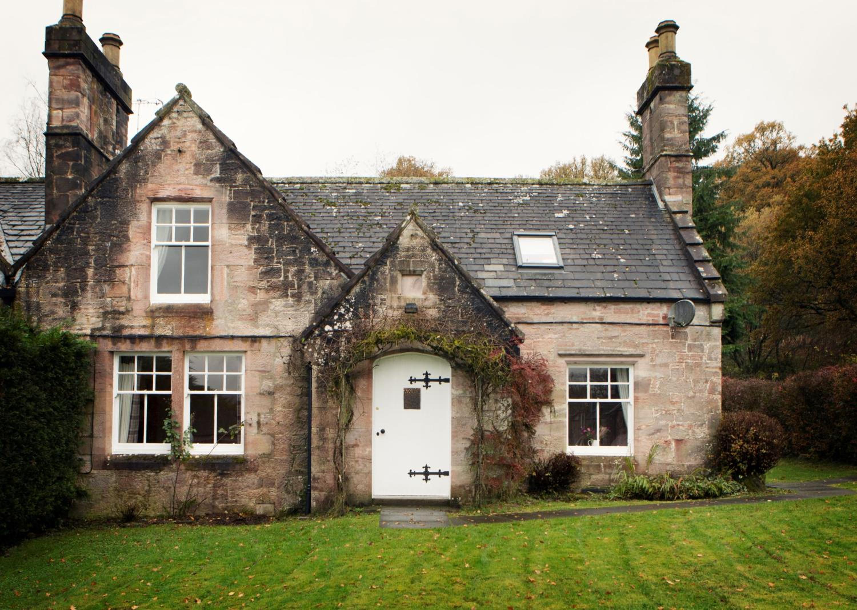 Three-Bedroom House photo 2