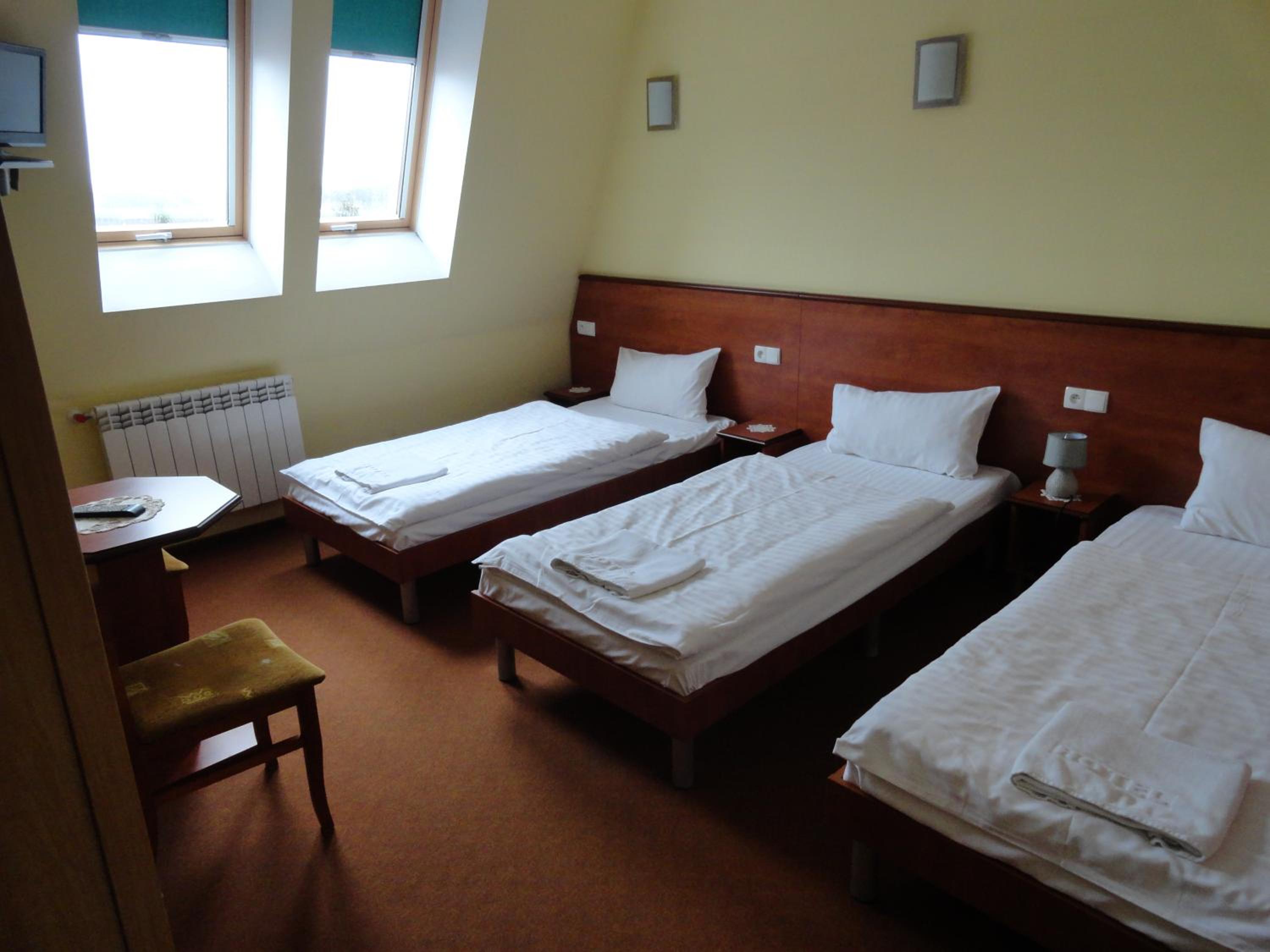 Triple Room with Bathroom - Photo 2