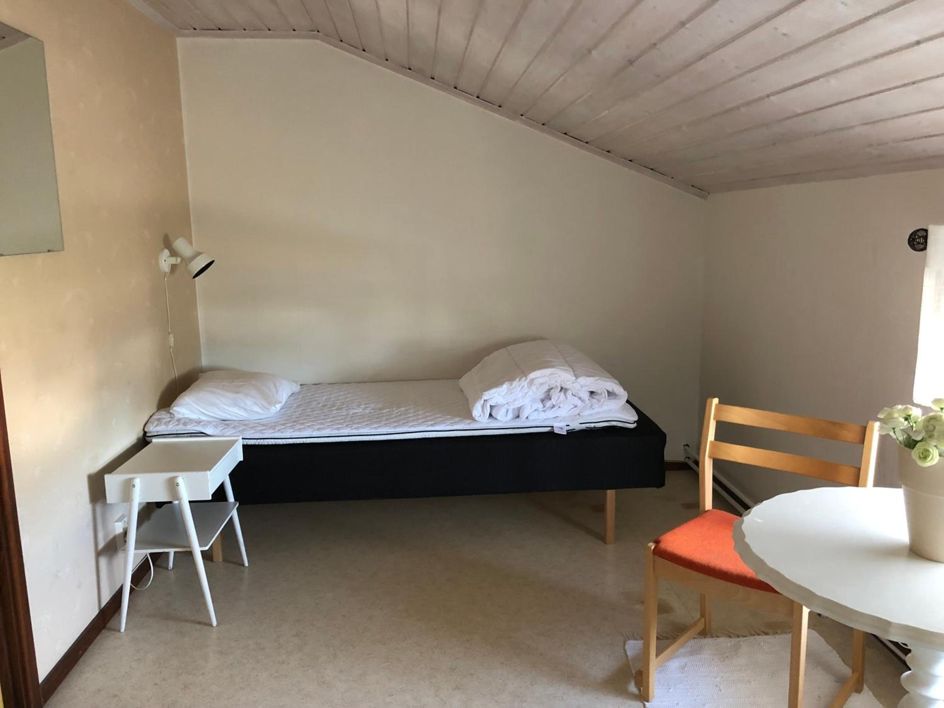 Single Room with Shared Bathroom photo 1