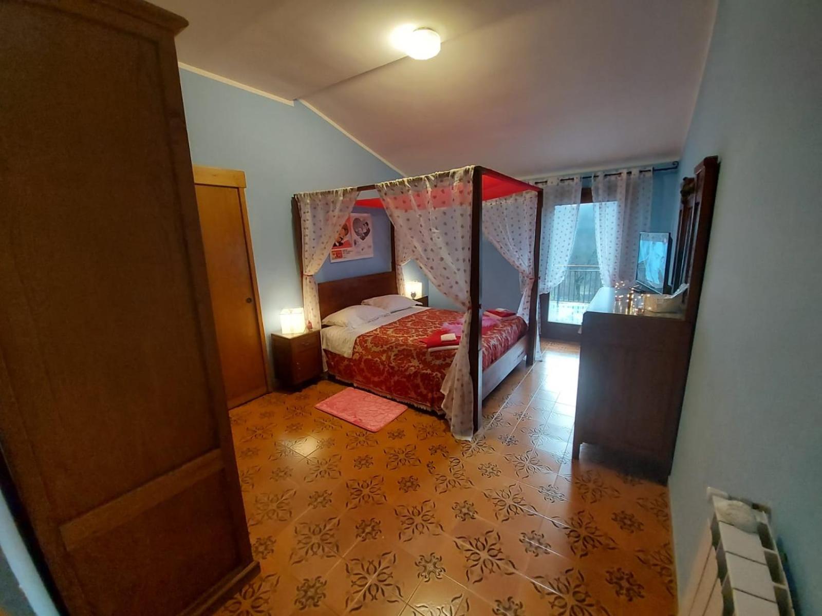 Double Room with Private Bathroom - Photo 4
