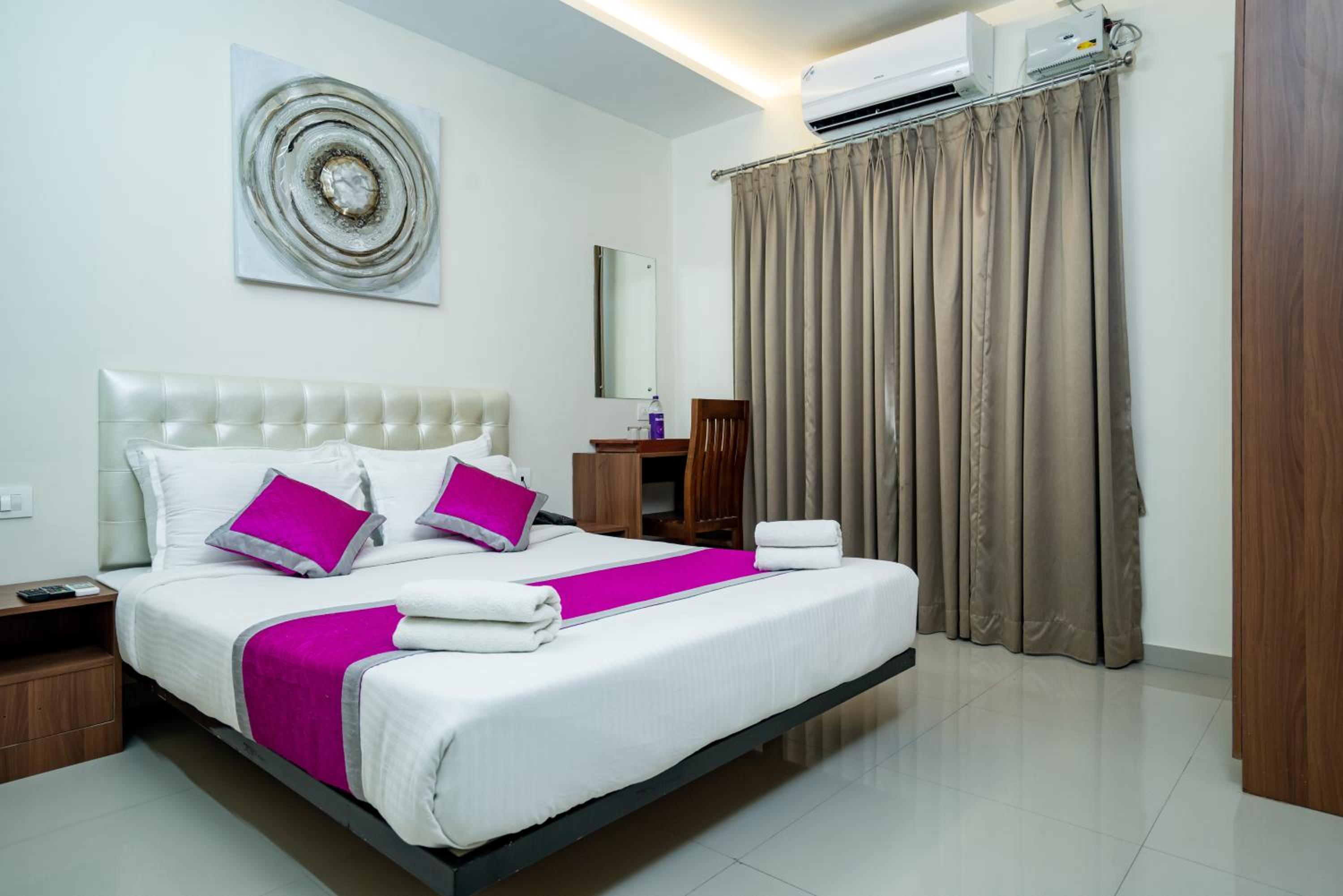 Deluxe Room - Photo 8