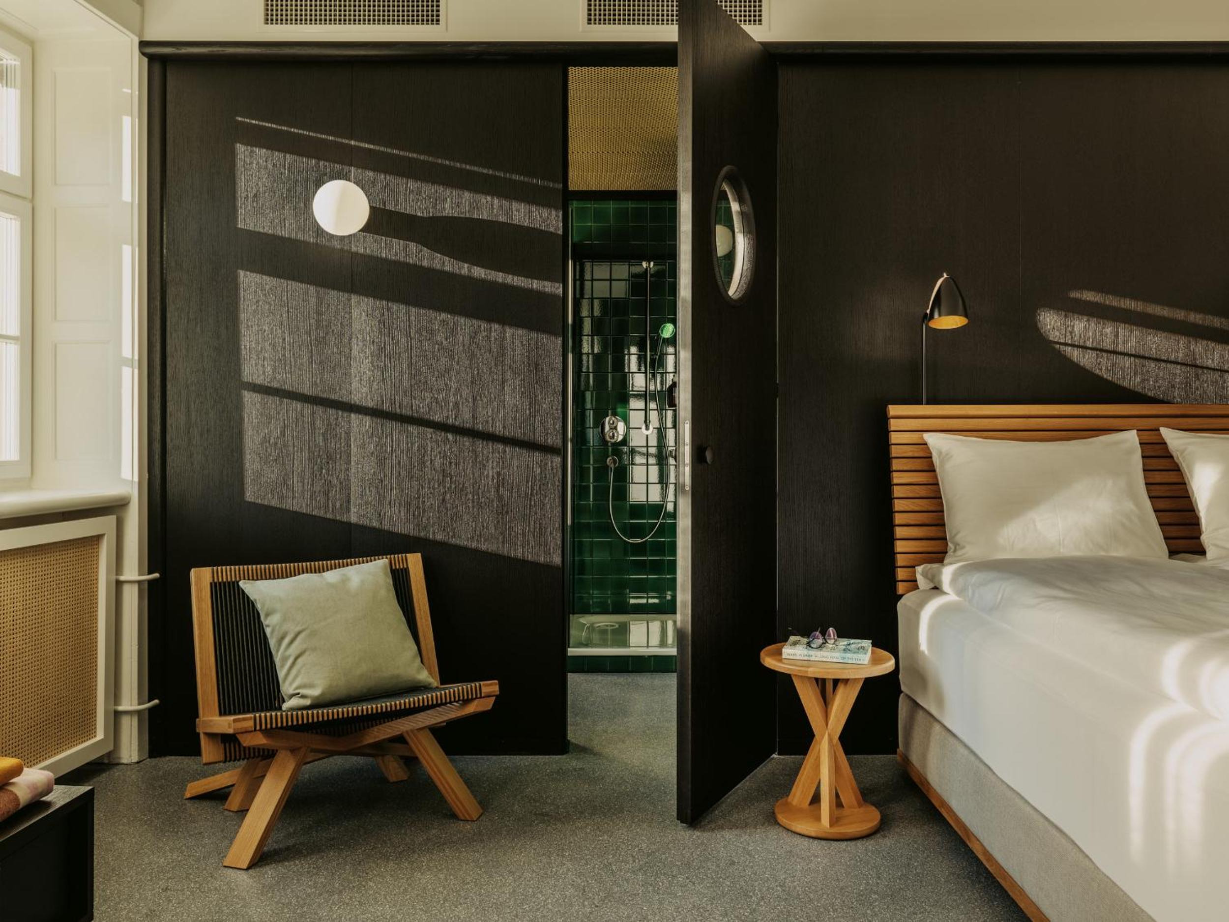 Corner  Room - Photo 1