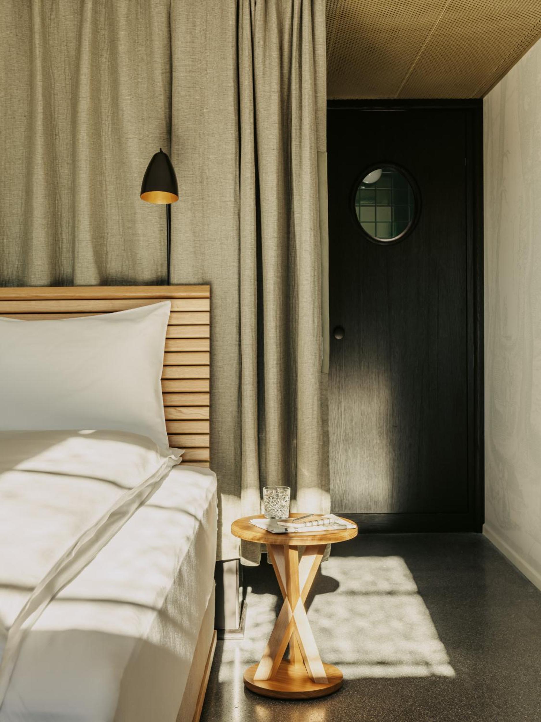 Top Floor Signature Design Room - Photo 4