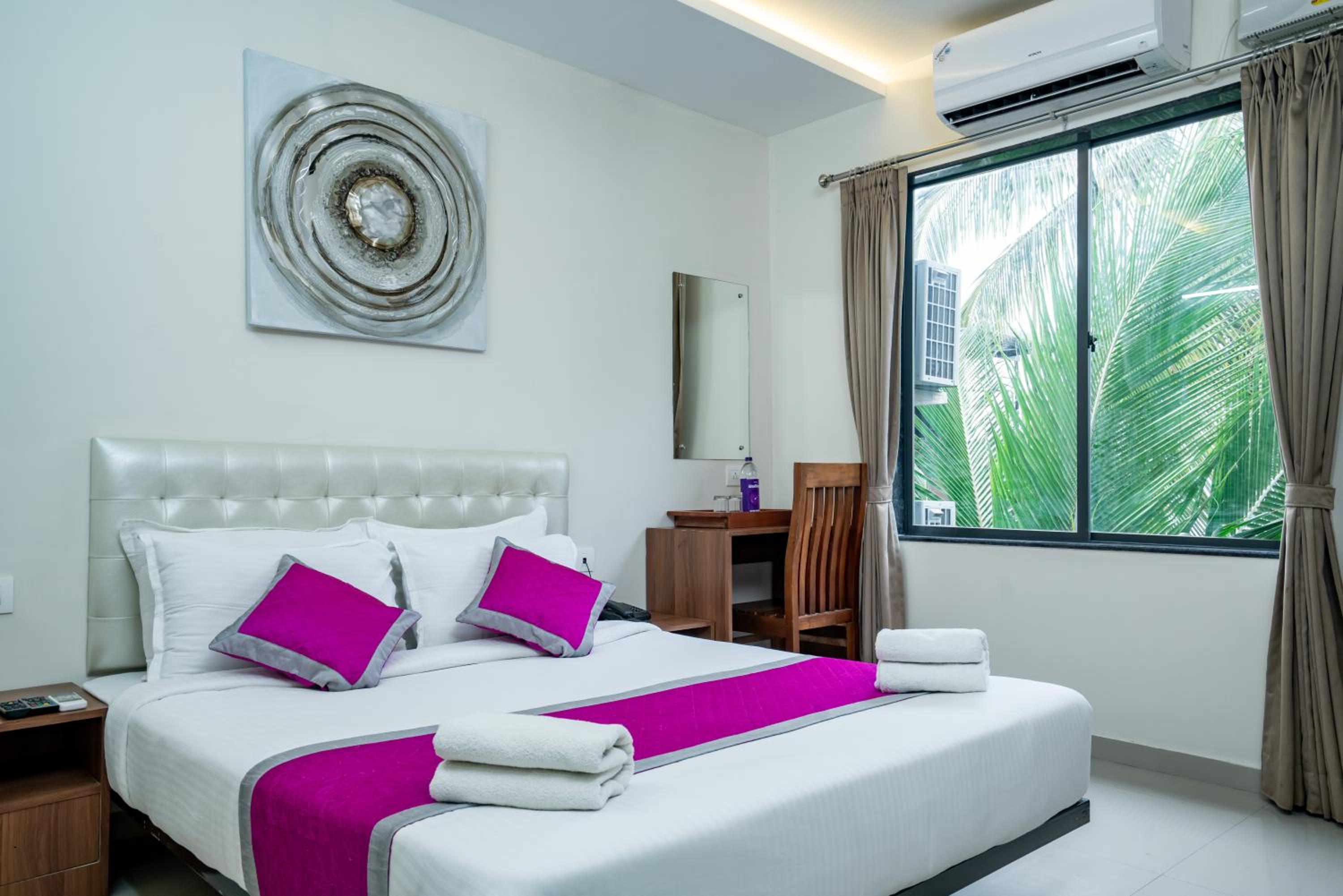 Deluxe Room - Photo 15