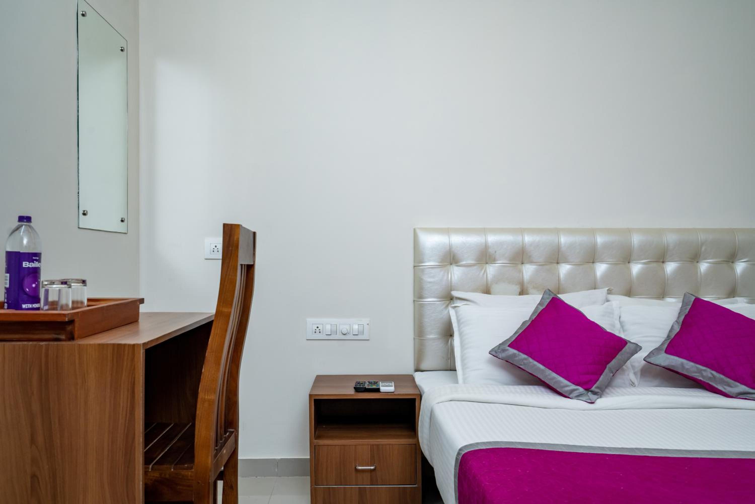 Deluxe Room - Photo 2