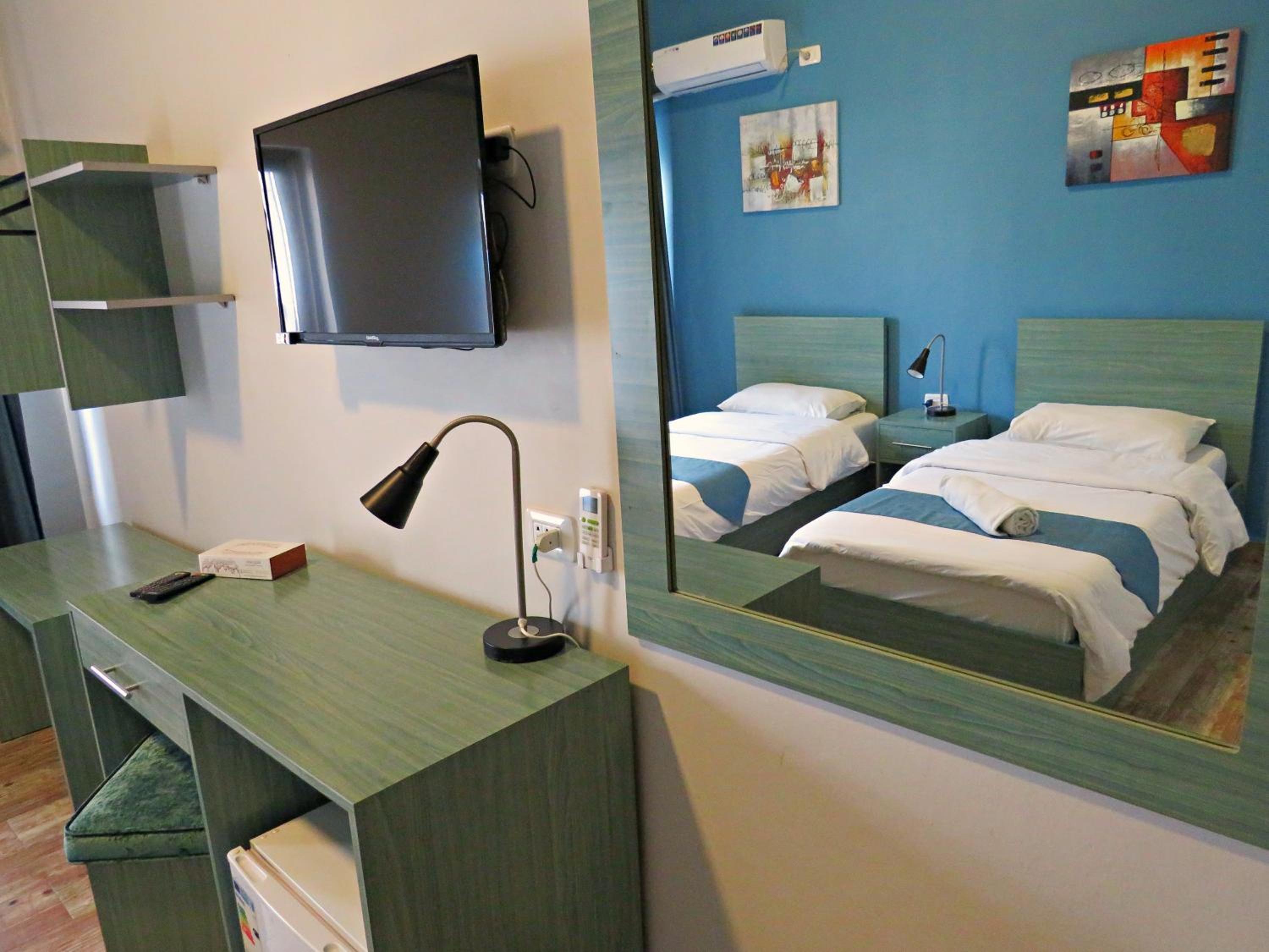 Deluxe Double Room with Balcony - Photo 22