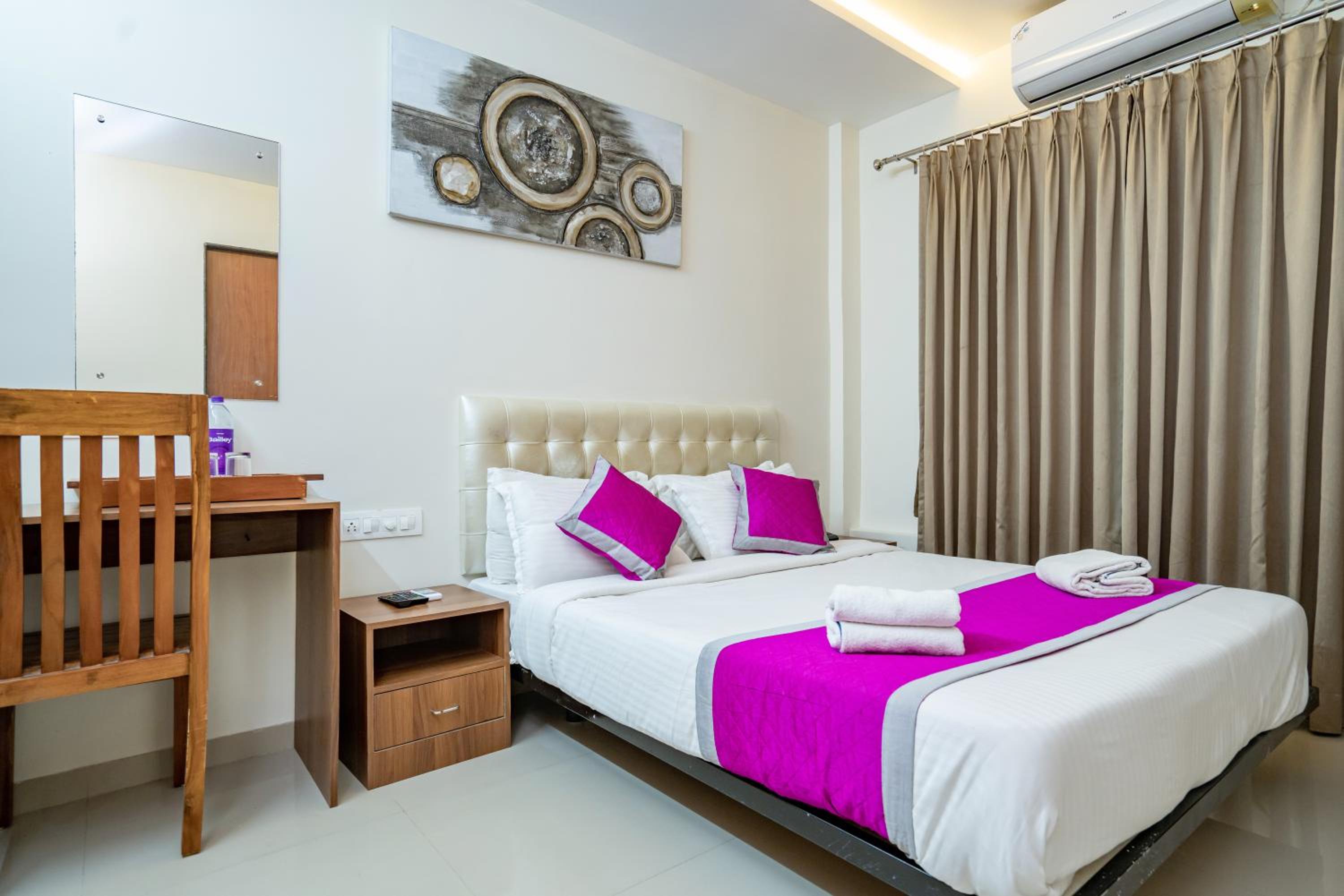 Deluxe Room - Photo 25