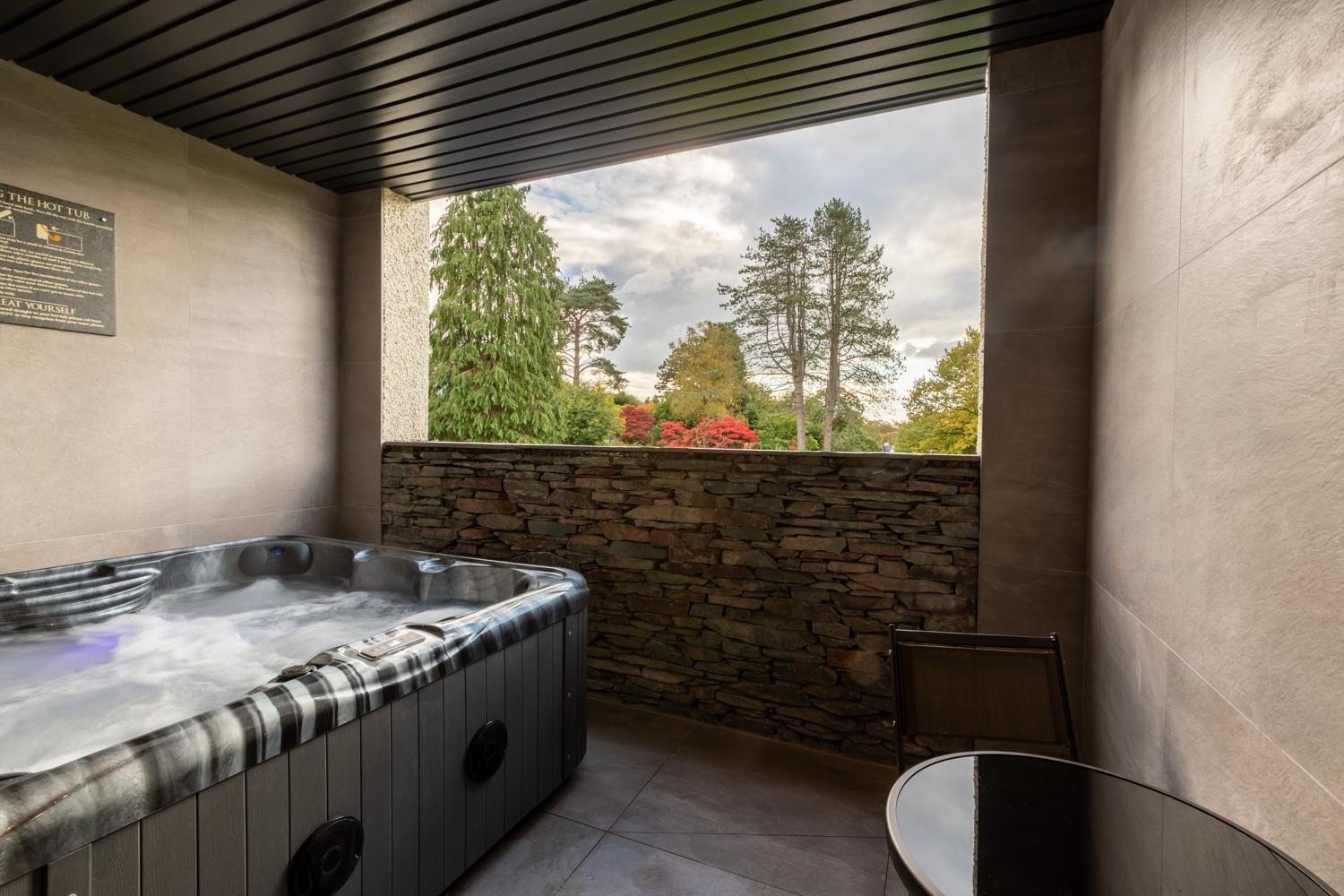 Exterior Suite with Hot Tub Sleeps 4 - Photo 2