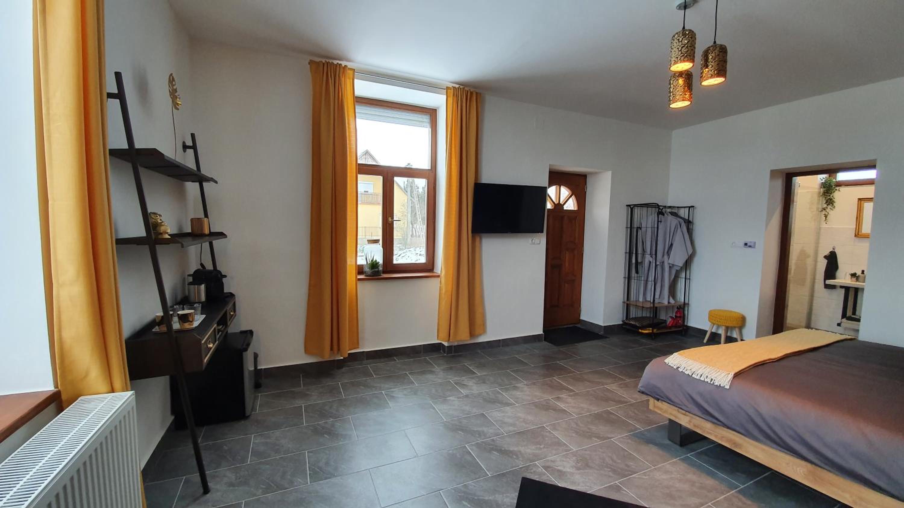 Deluxe Quadruple Room - Photo 6