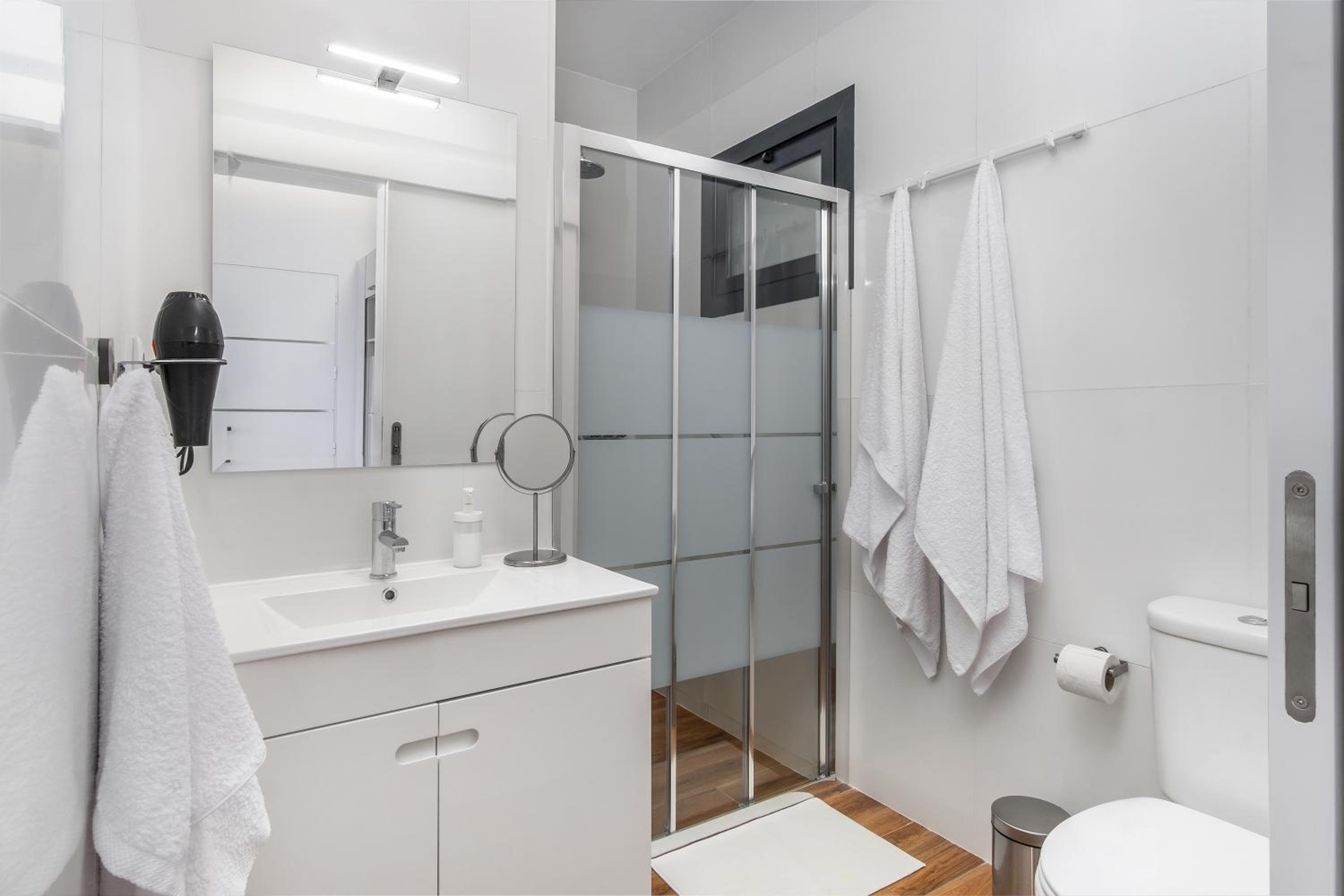 One-Bedroom House - Photo 4