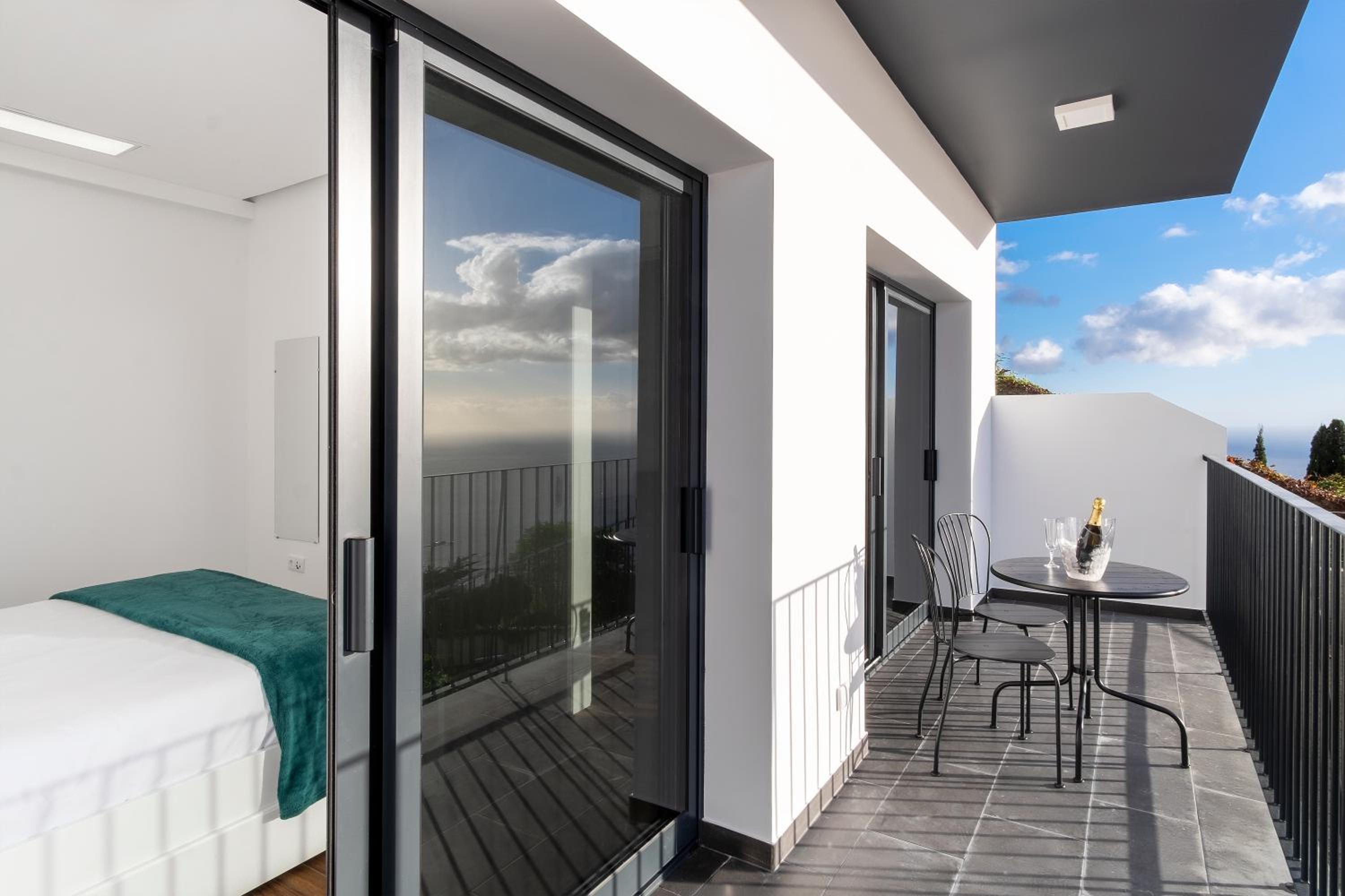 One-Bedroom House - Photo 6