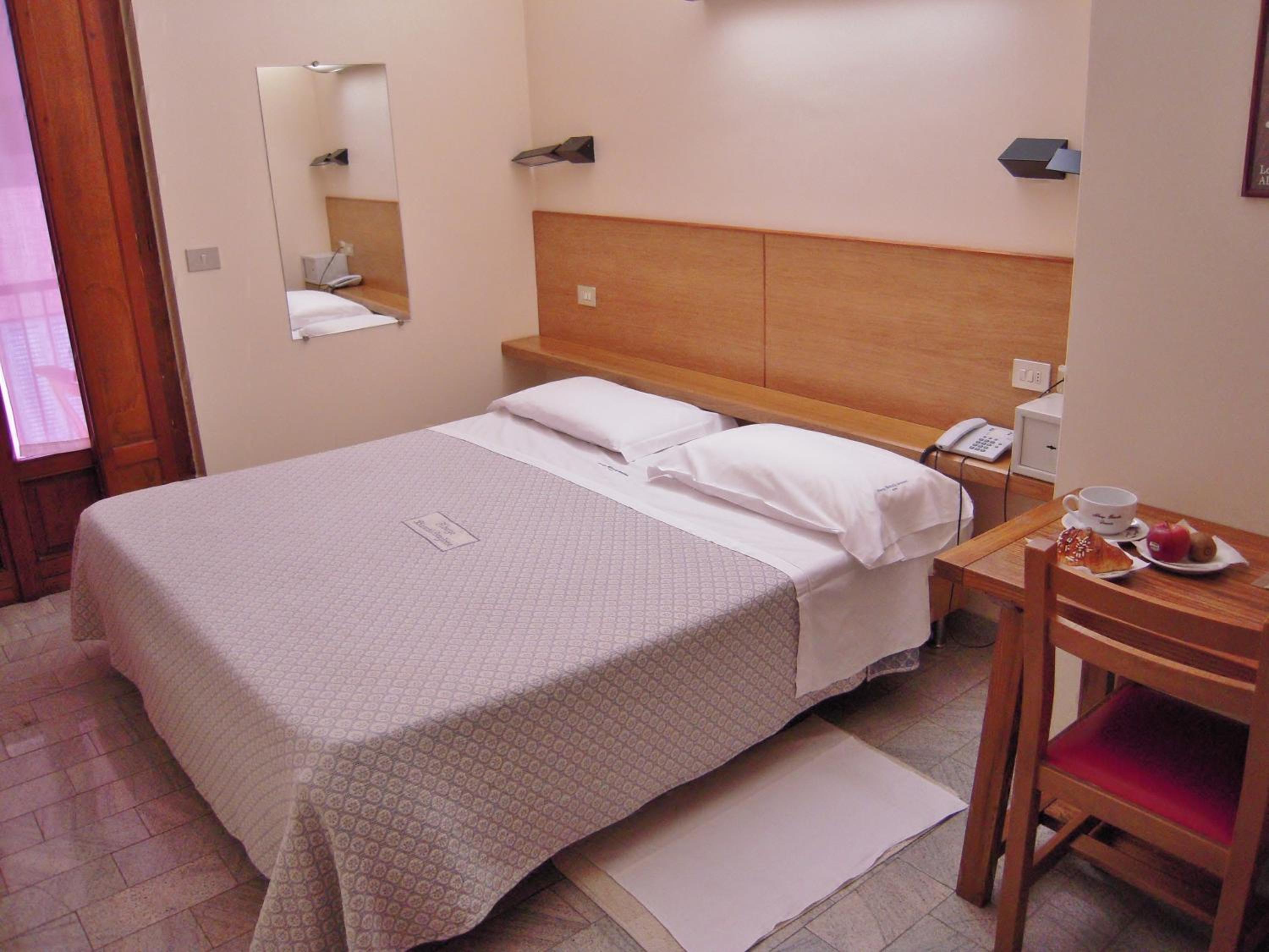 Double or Twin Room - Photo 3