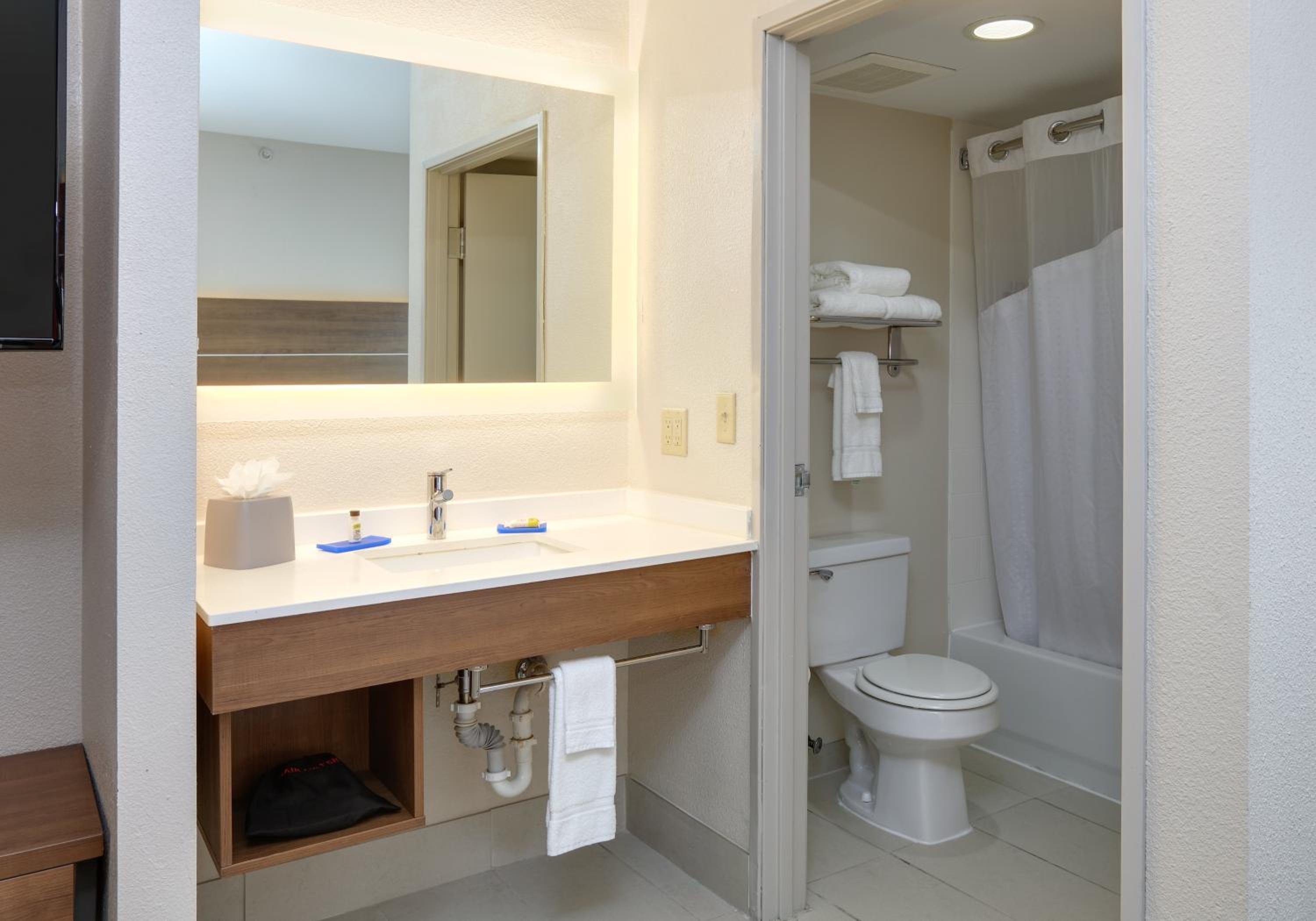 King Suite - Photo 3