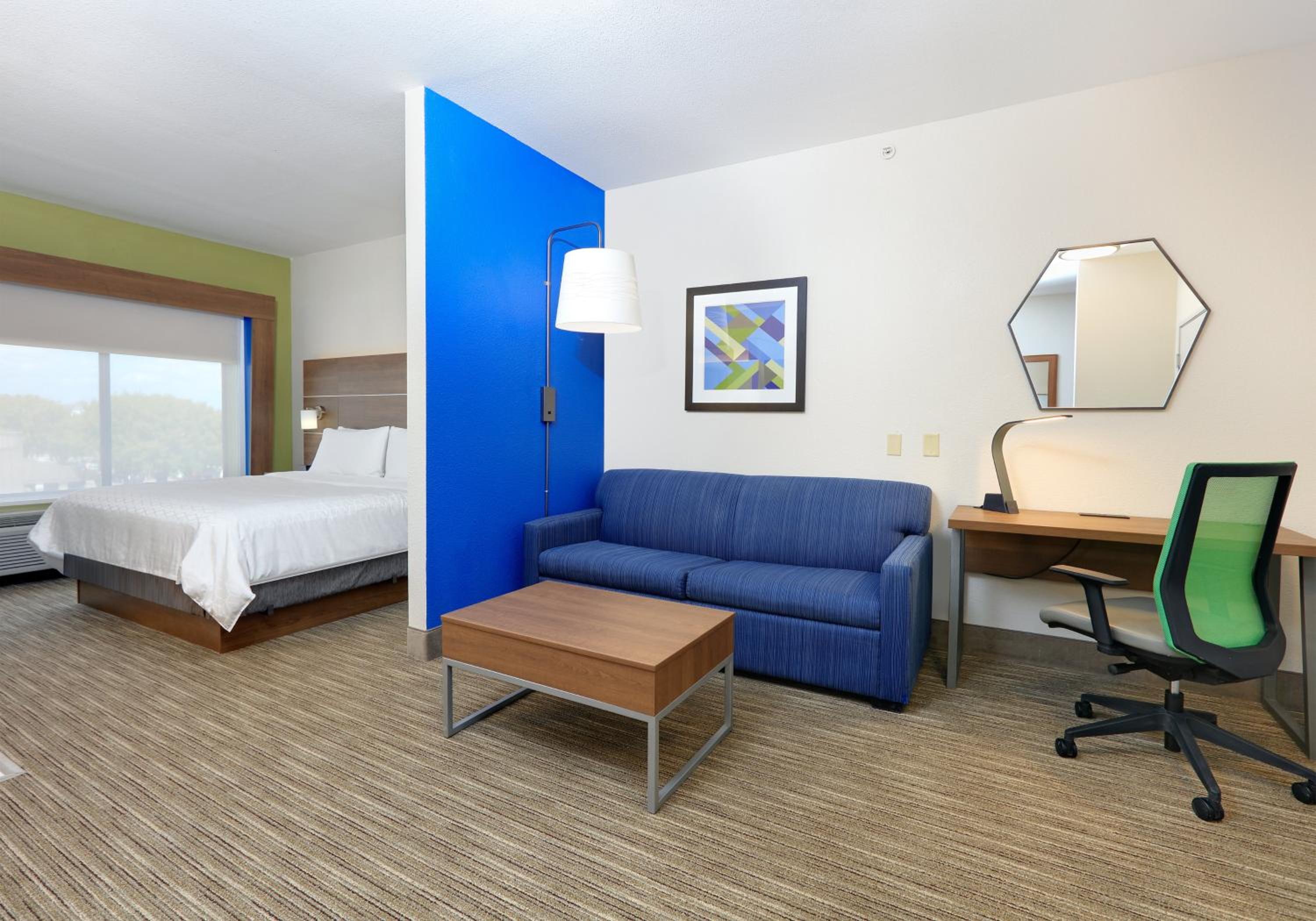 King Suite - Photo 2
