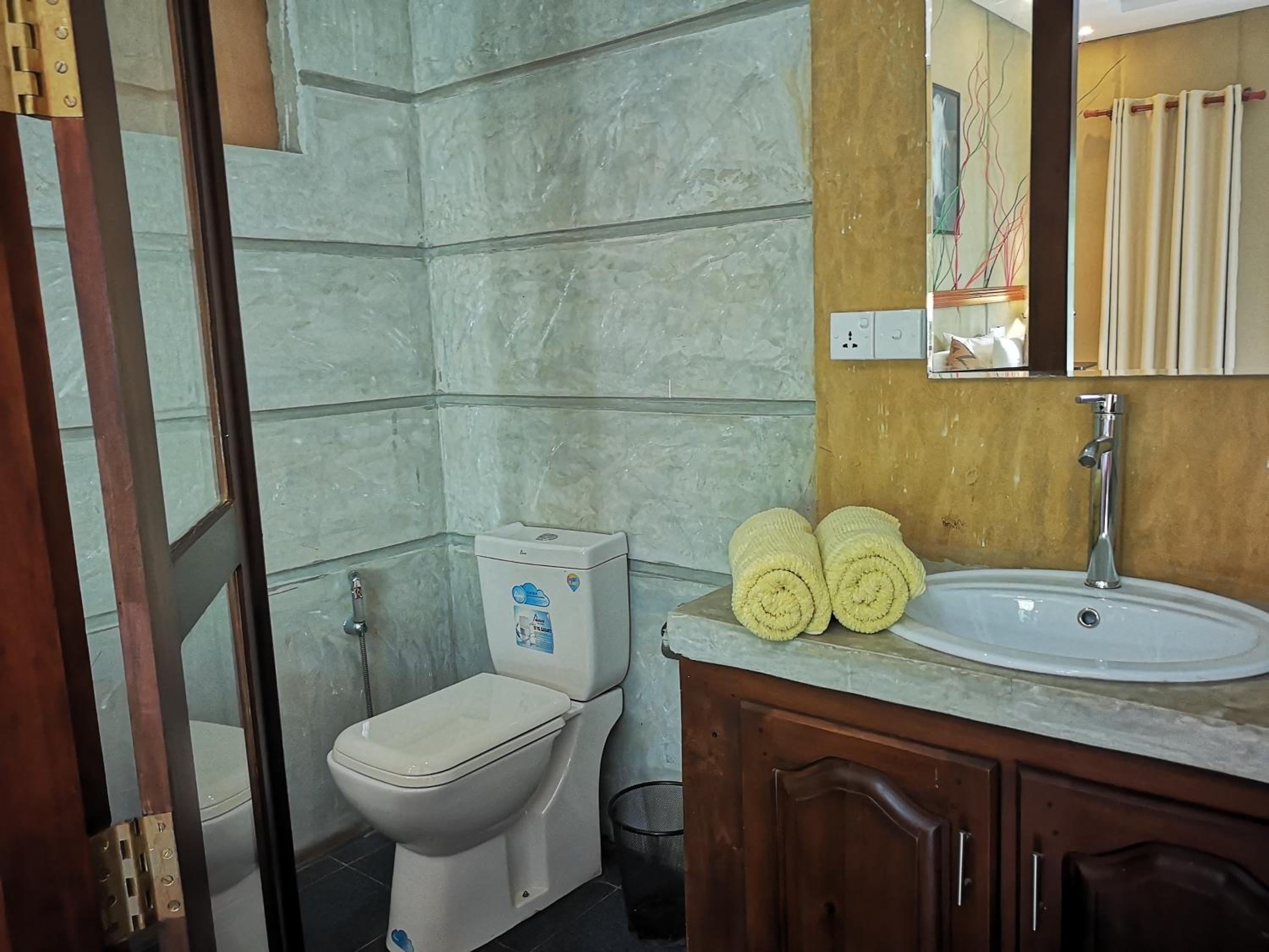 Super Deluxe Room with Balcony & Garden View (15% off on Food & Beverage and Early Check-in and Late Check-out on Availability Basis) photo 2