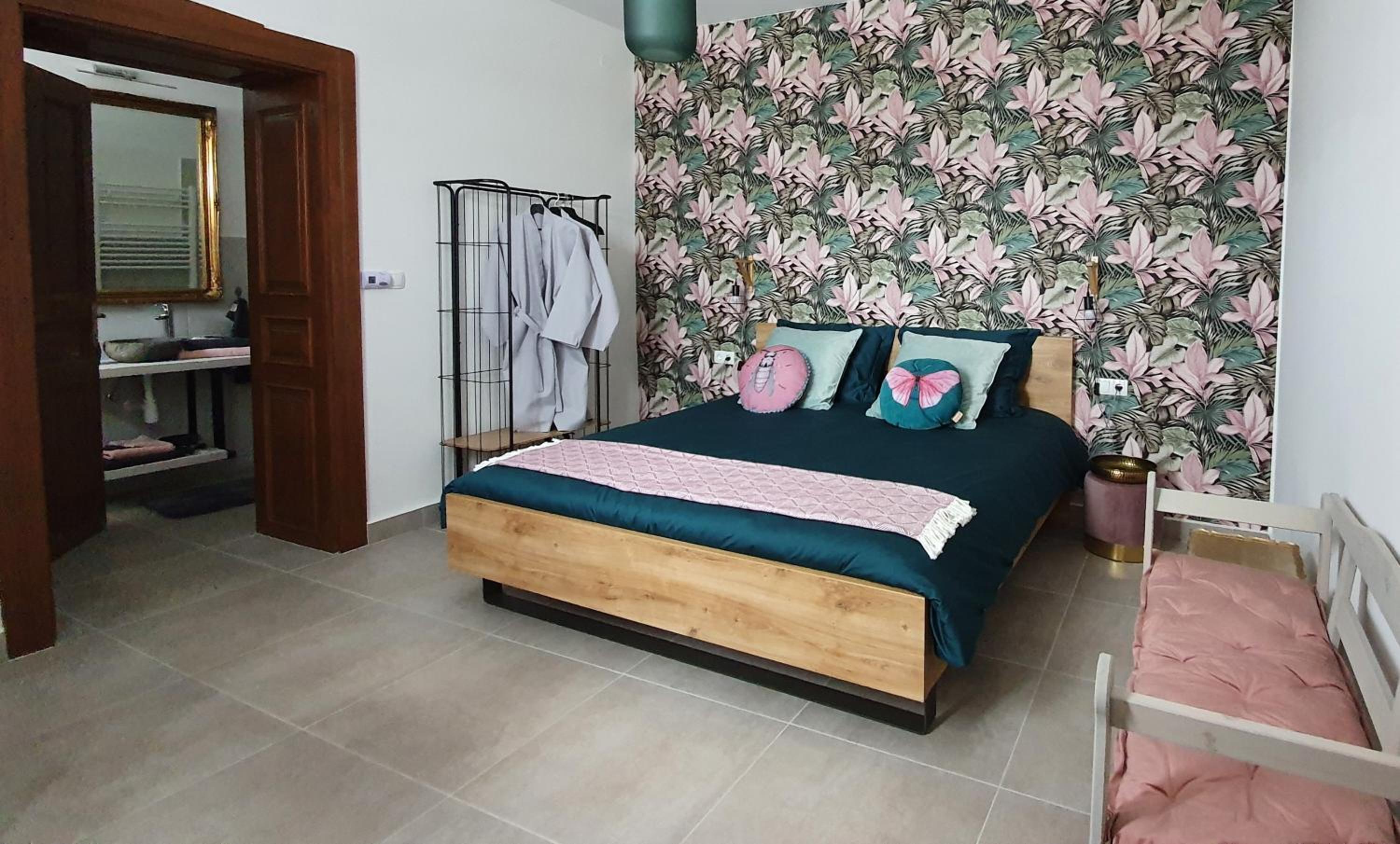 Deluxe Double Room with Shower - Photo 1