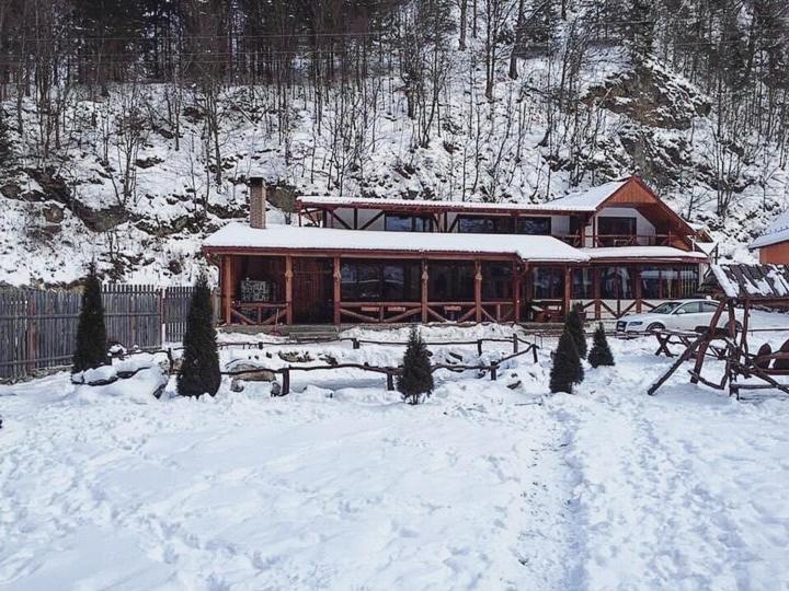 Eight-Bedroom House - Photo 17