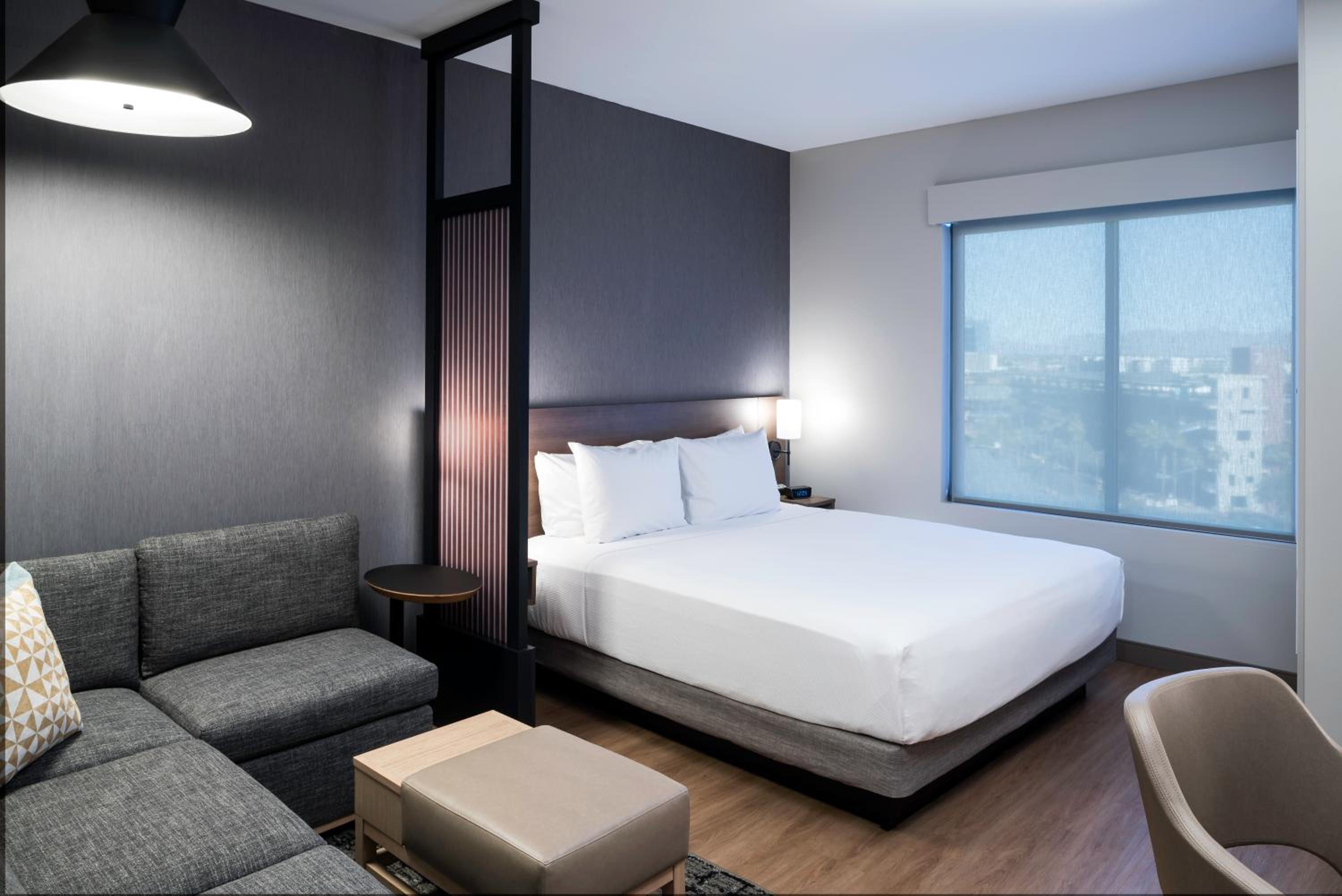 King Room with Sofa Bed - High Floor - Photo 2