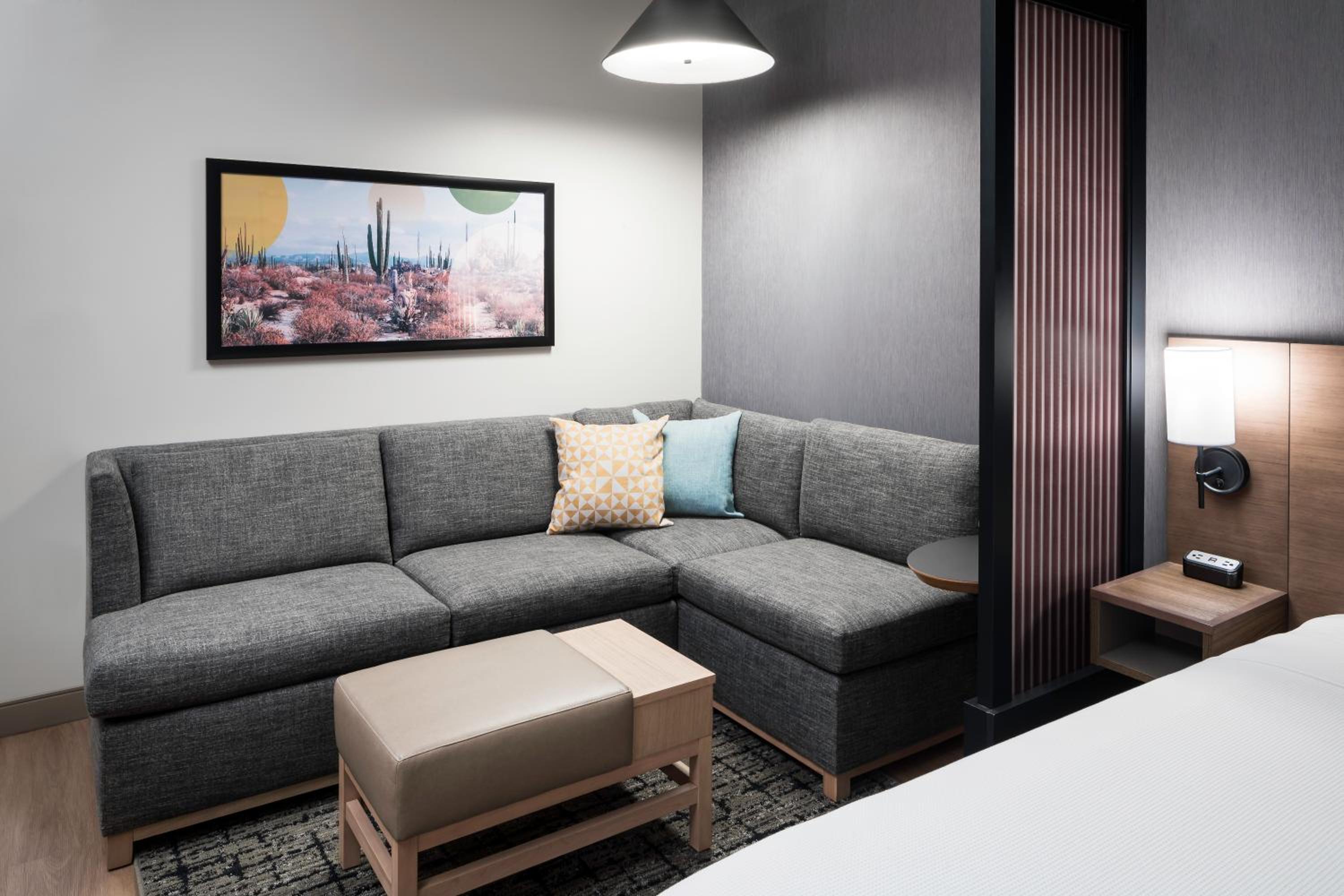 King Room with Sofa Bed - Photo 2