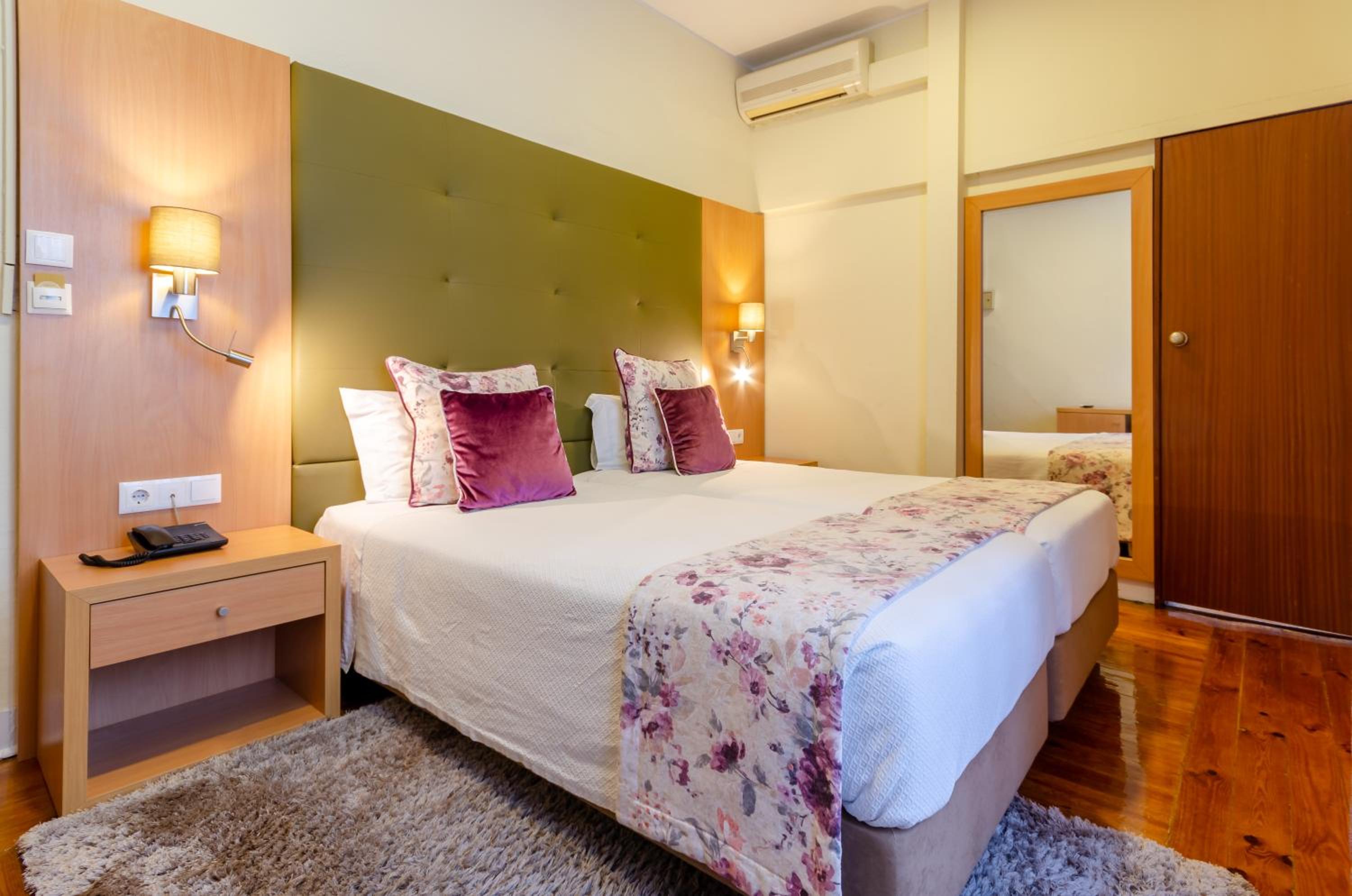Standard Twin Room - Photo 2