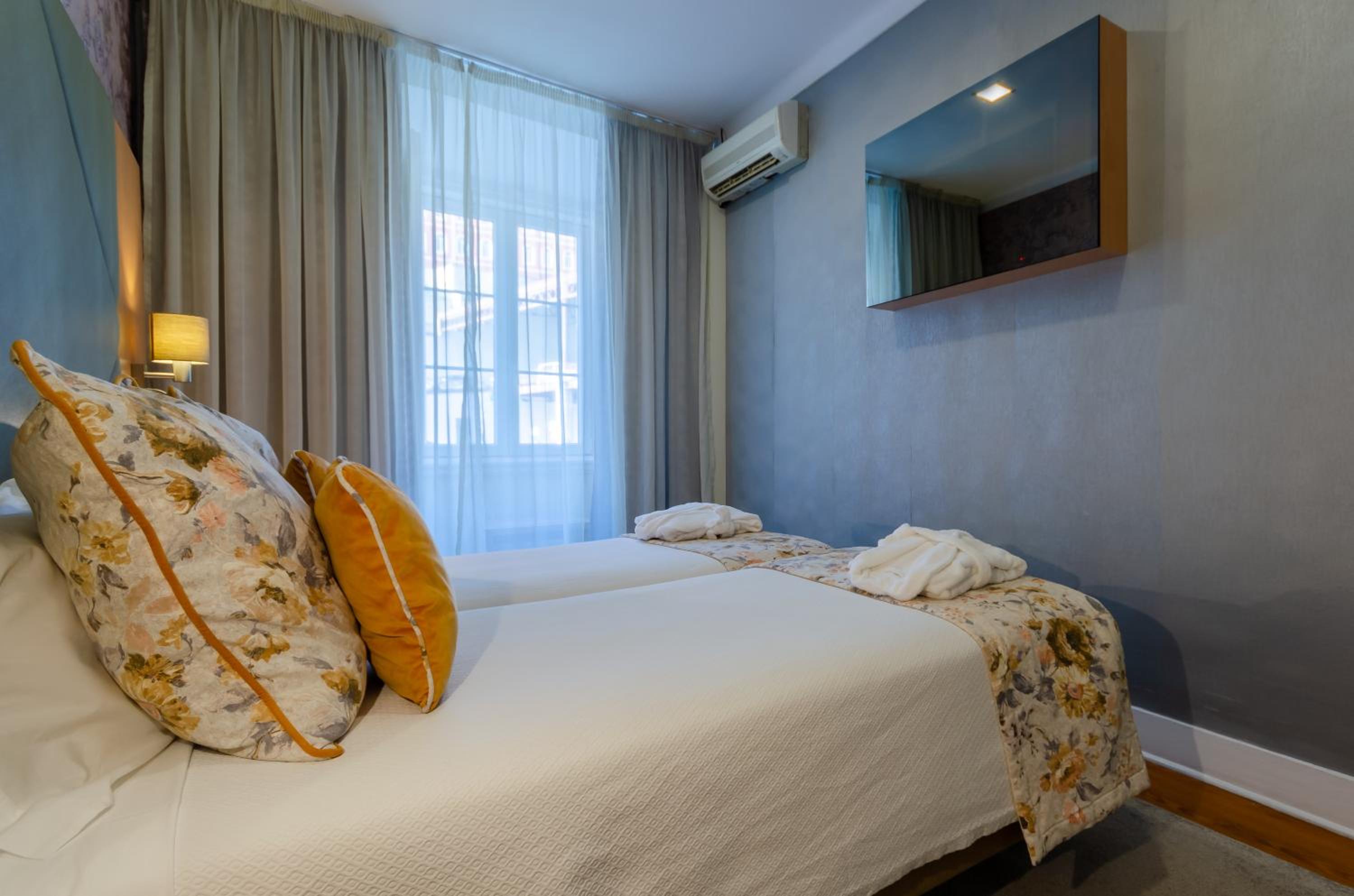 Superior Twin Room - Photo 3