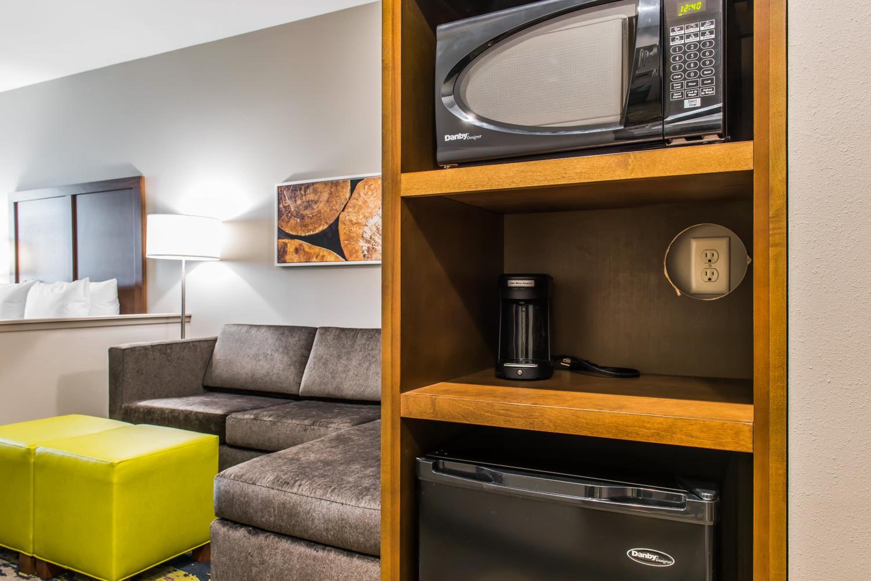 Suite with Two Queen Beds - Accessible/Non-Smoking photo 2