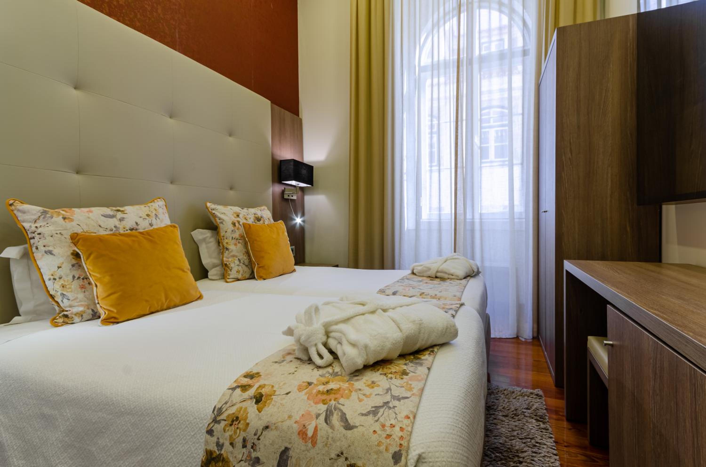 Superior Twin Room - Photo 14