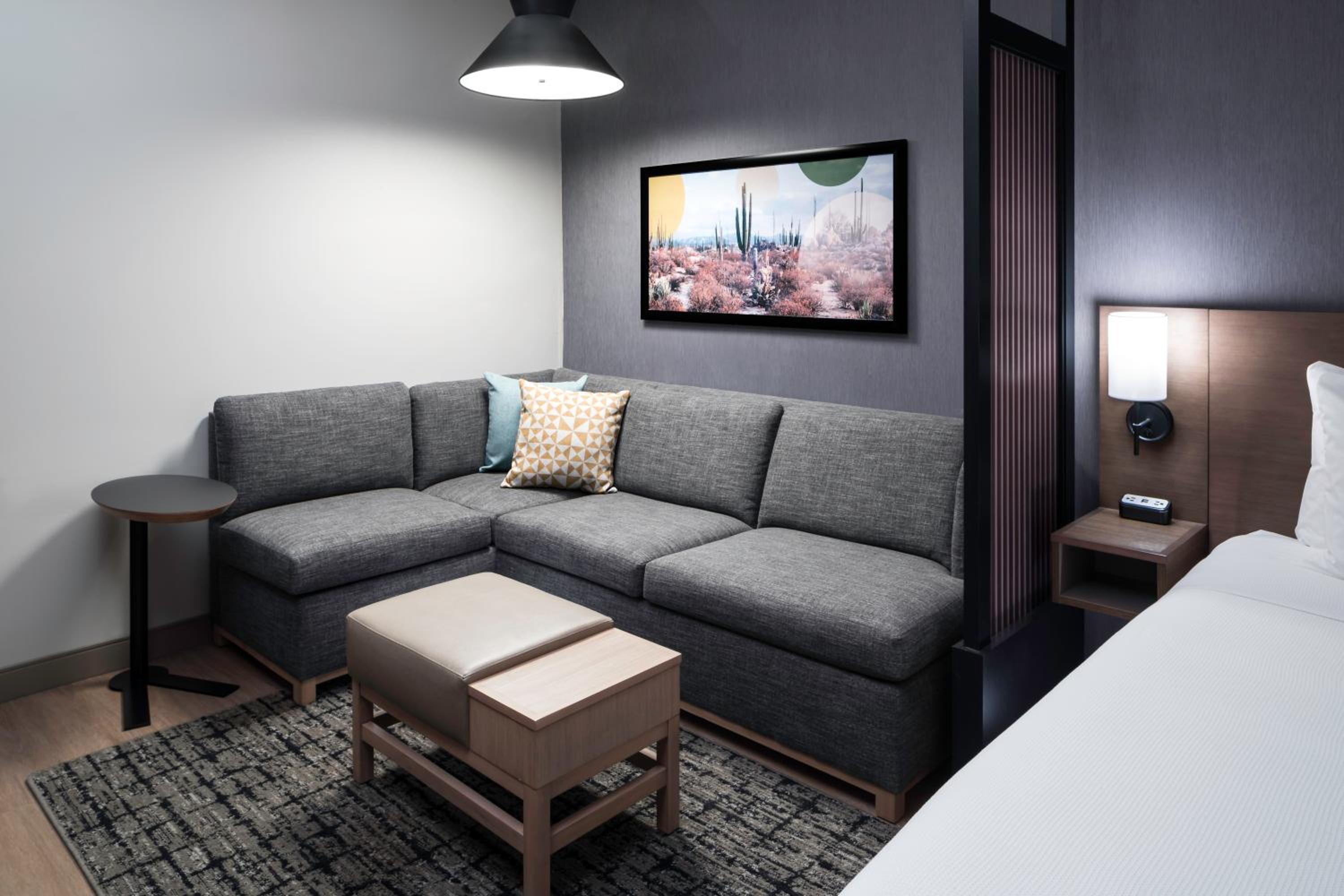 King Room with Sofa Bed - Photo 4