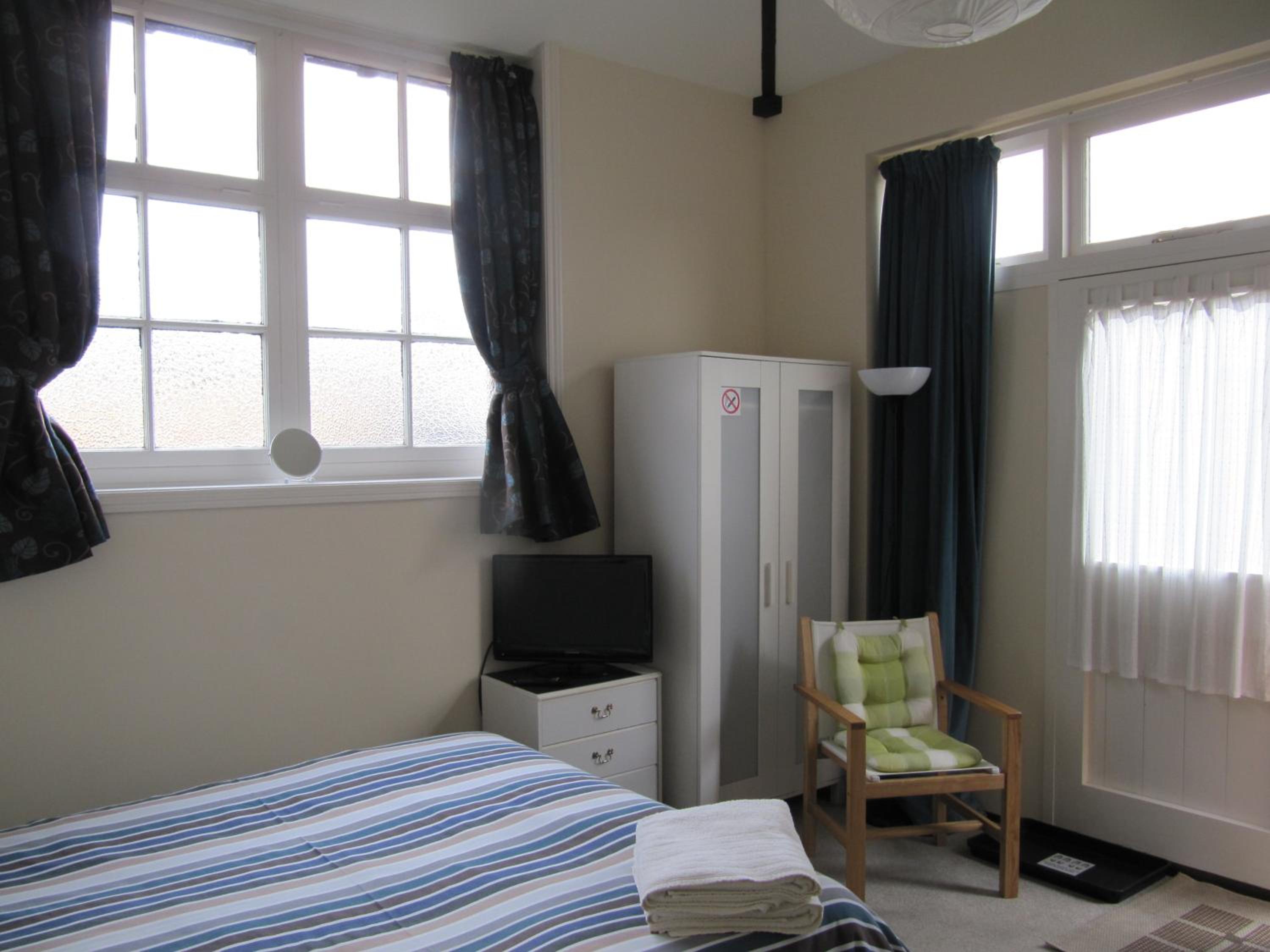 Family Room with Private Bathroom - Photo 5