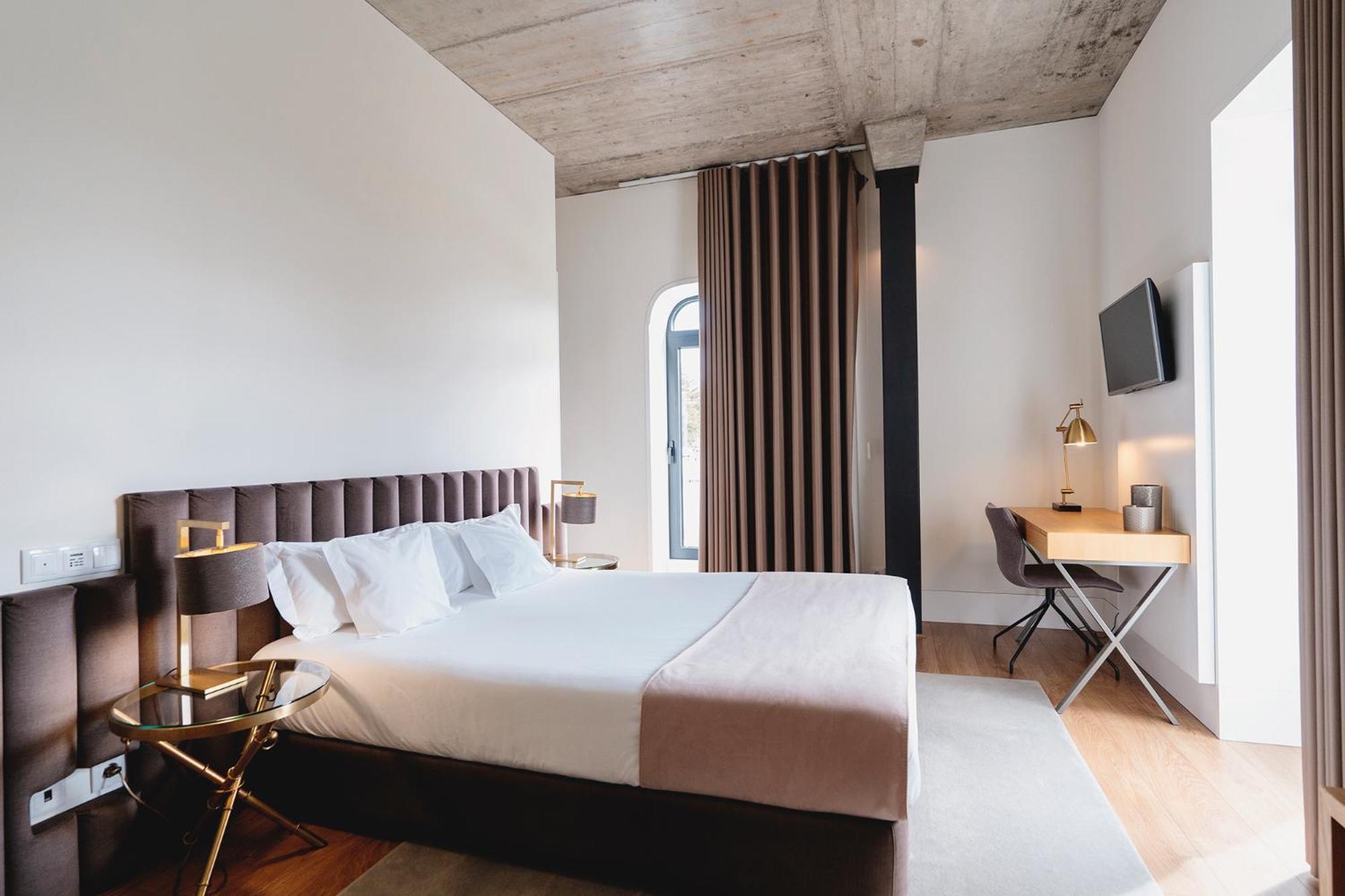Deluxe Double Room with Shower